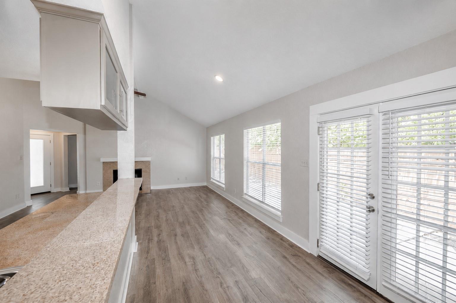 1302 Danbury Sq #a Property Photo 8