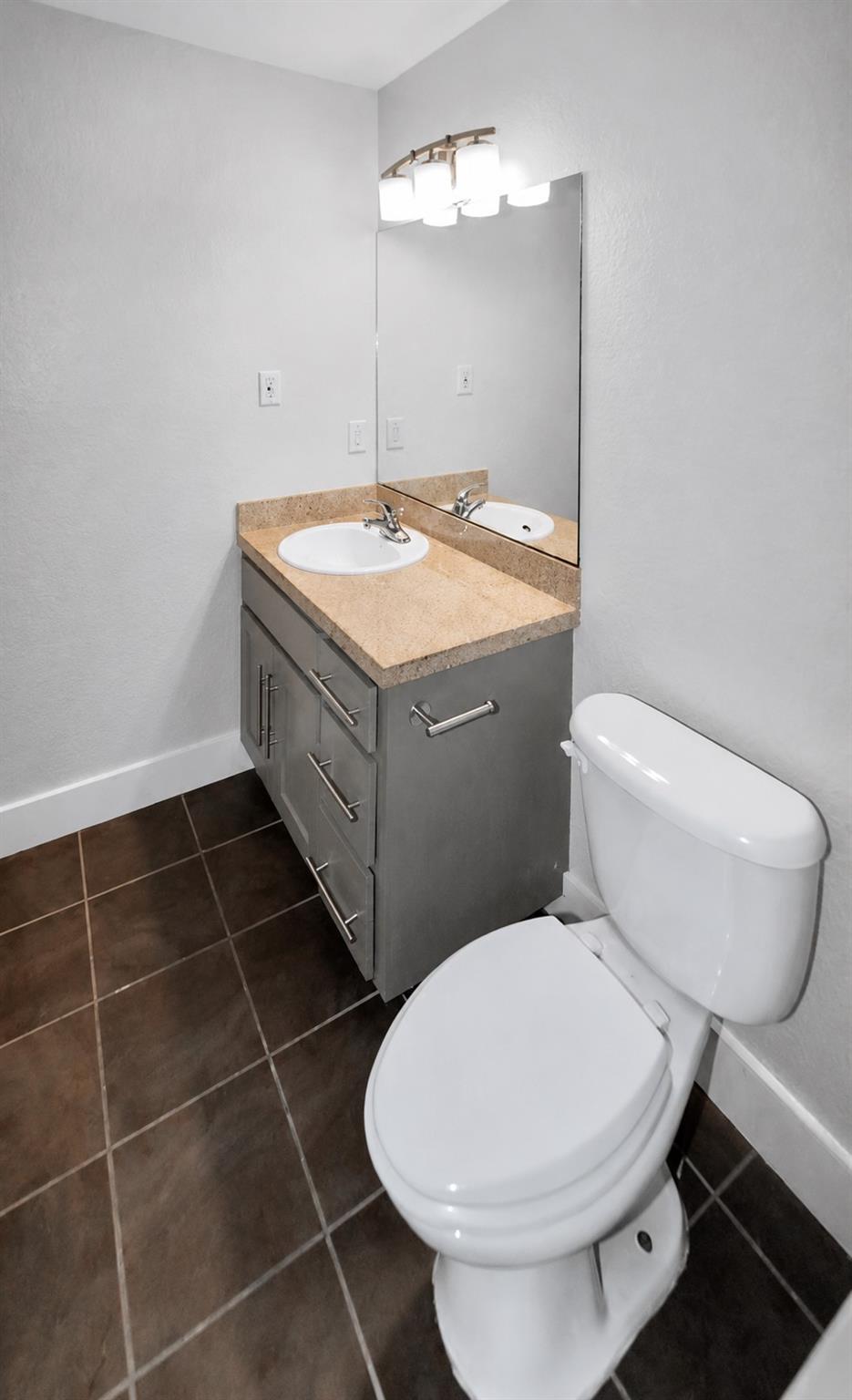 1302 Danbury Sq #a Property Photo 12