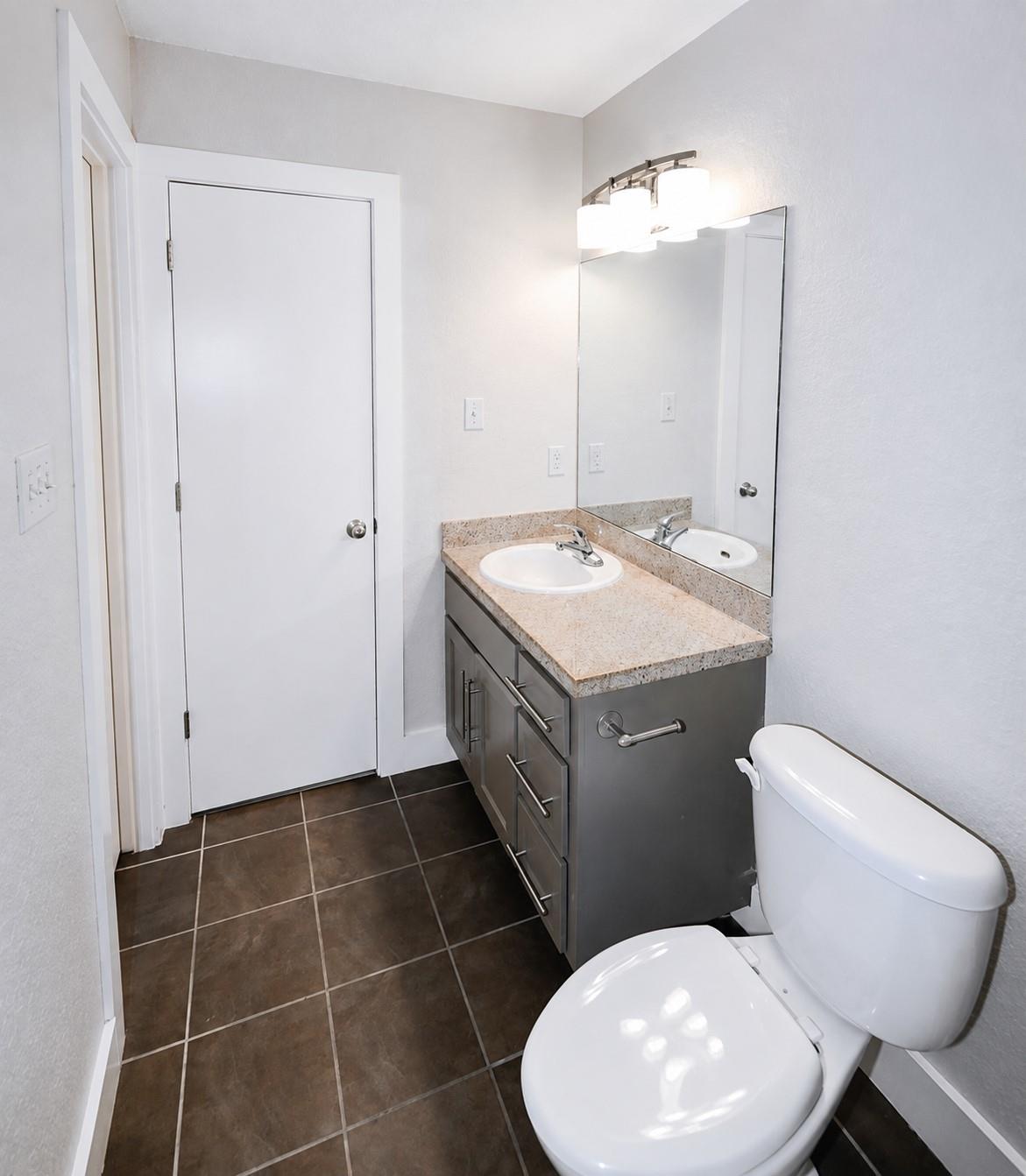 1302 Danbury Sq #a Property Photo 16