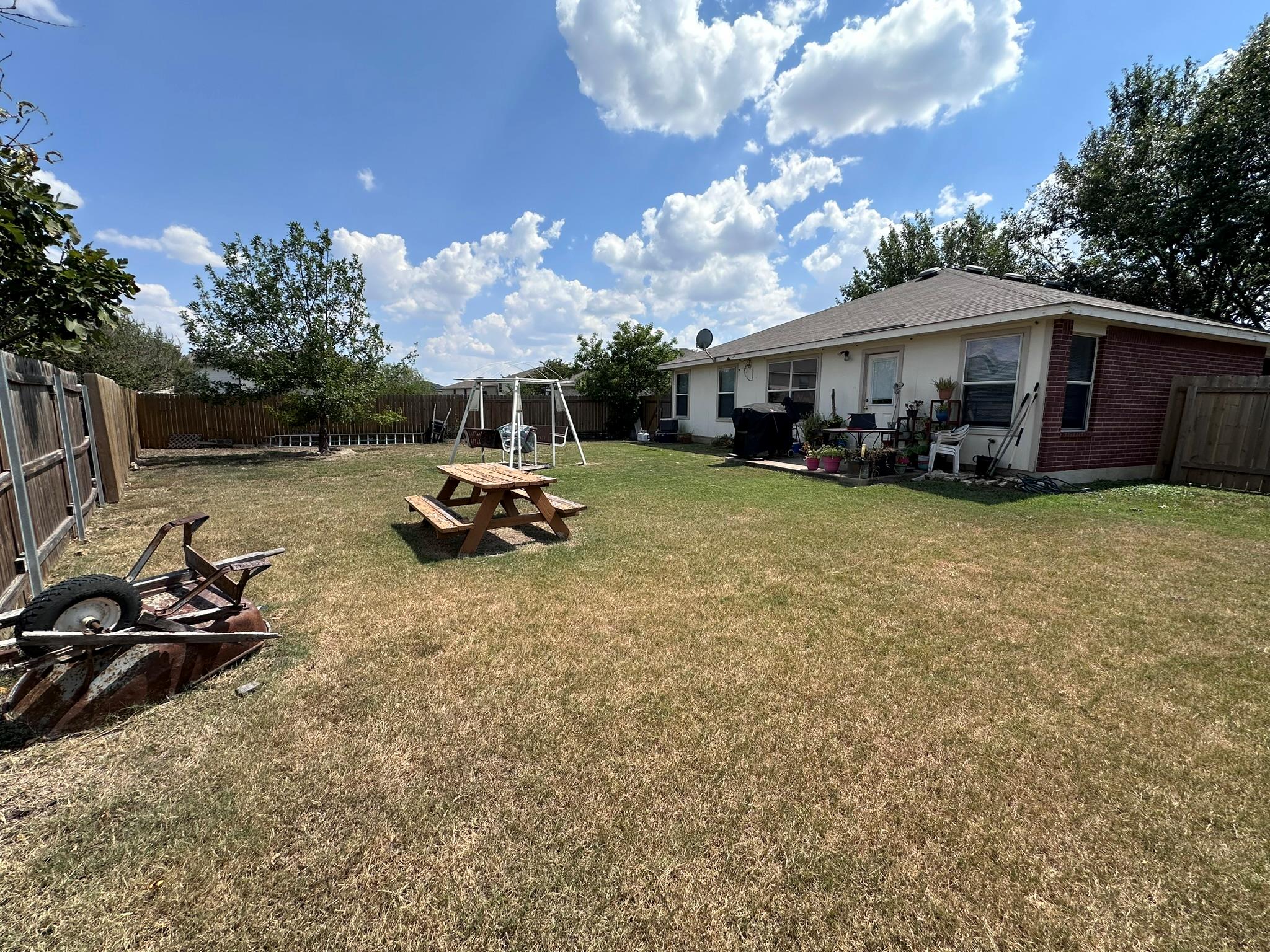 212 Meadow Park Dr Property Photo 2