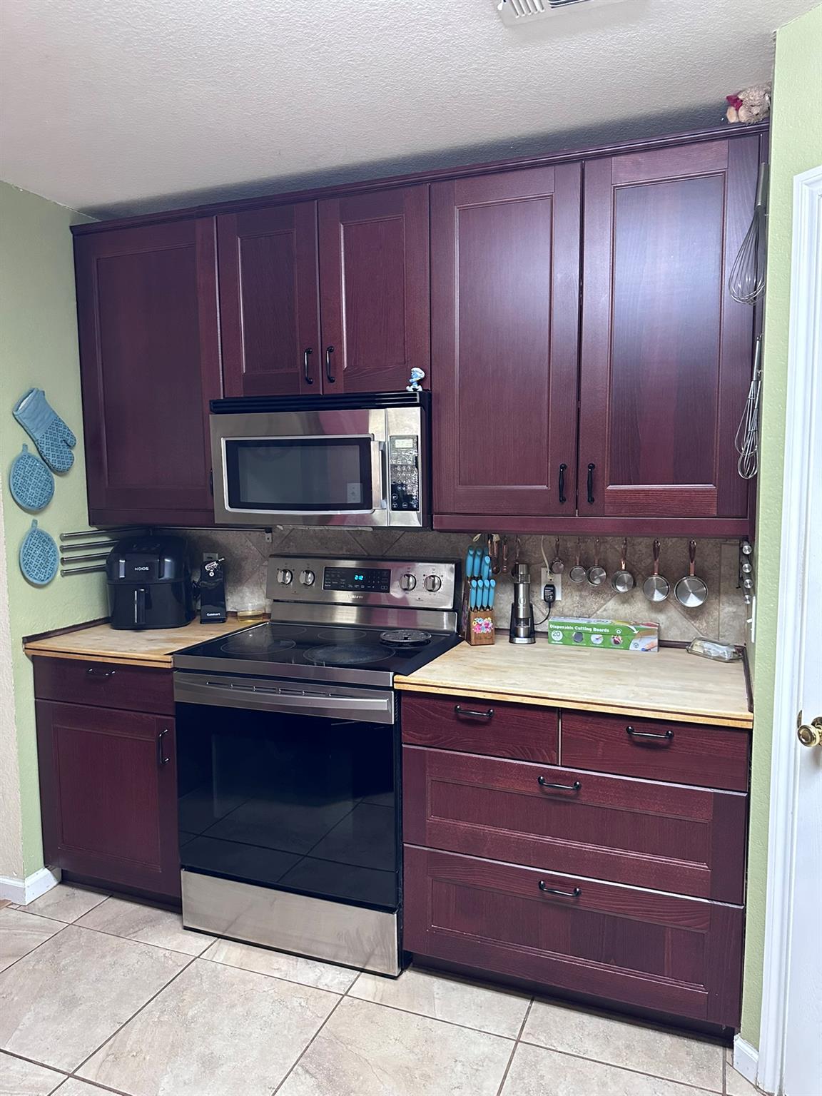 212 Meadow Park Dr Property Photo 5