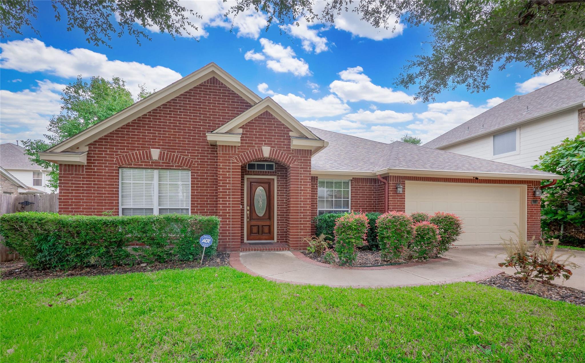 15617 Staffordshire Ln Property Photo 2