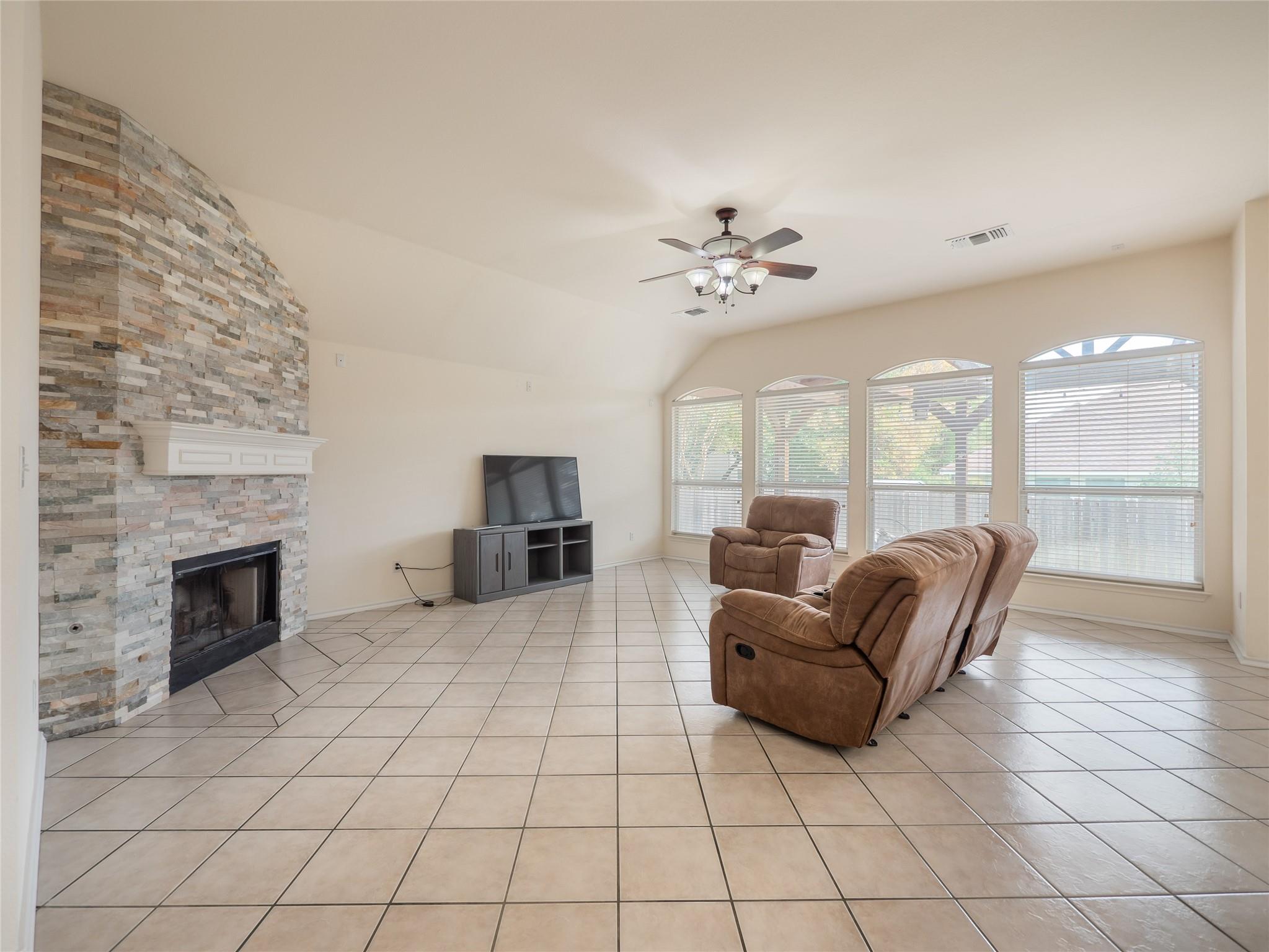 15617 Staffordshire Ln Property Photo 10