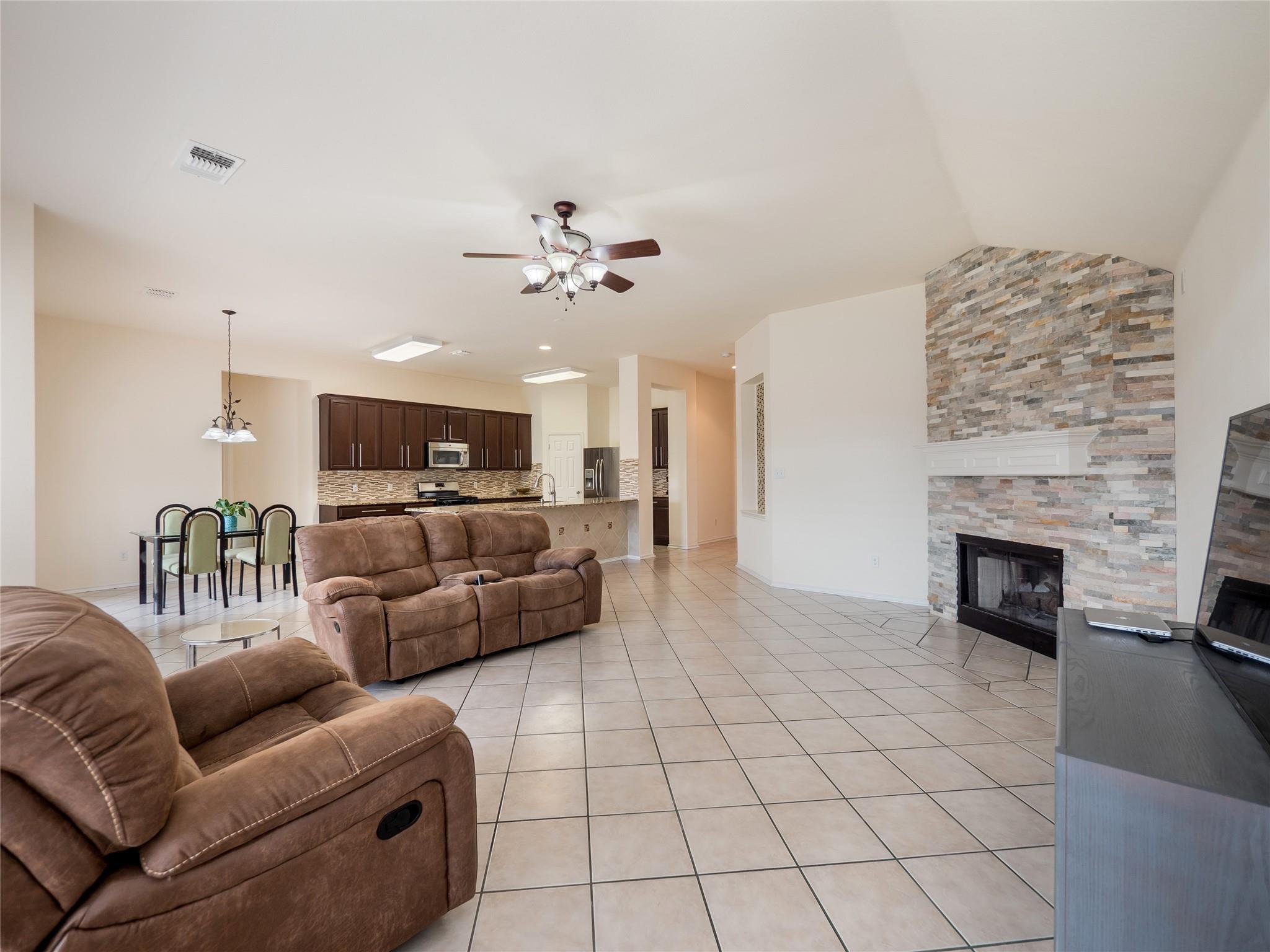 15617 Staffordshire Ln Property Photo 11