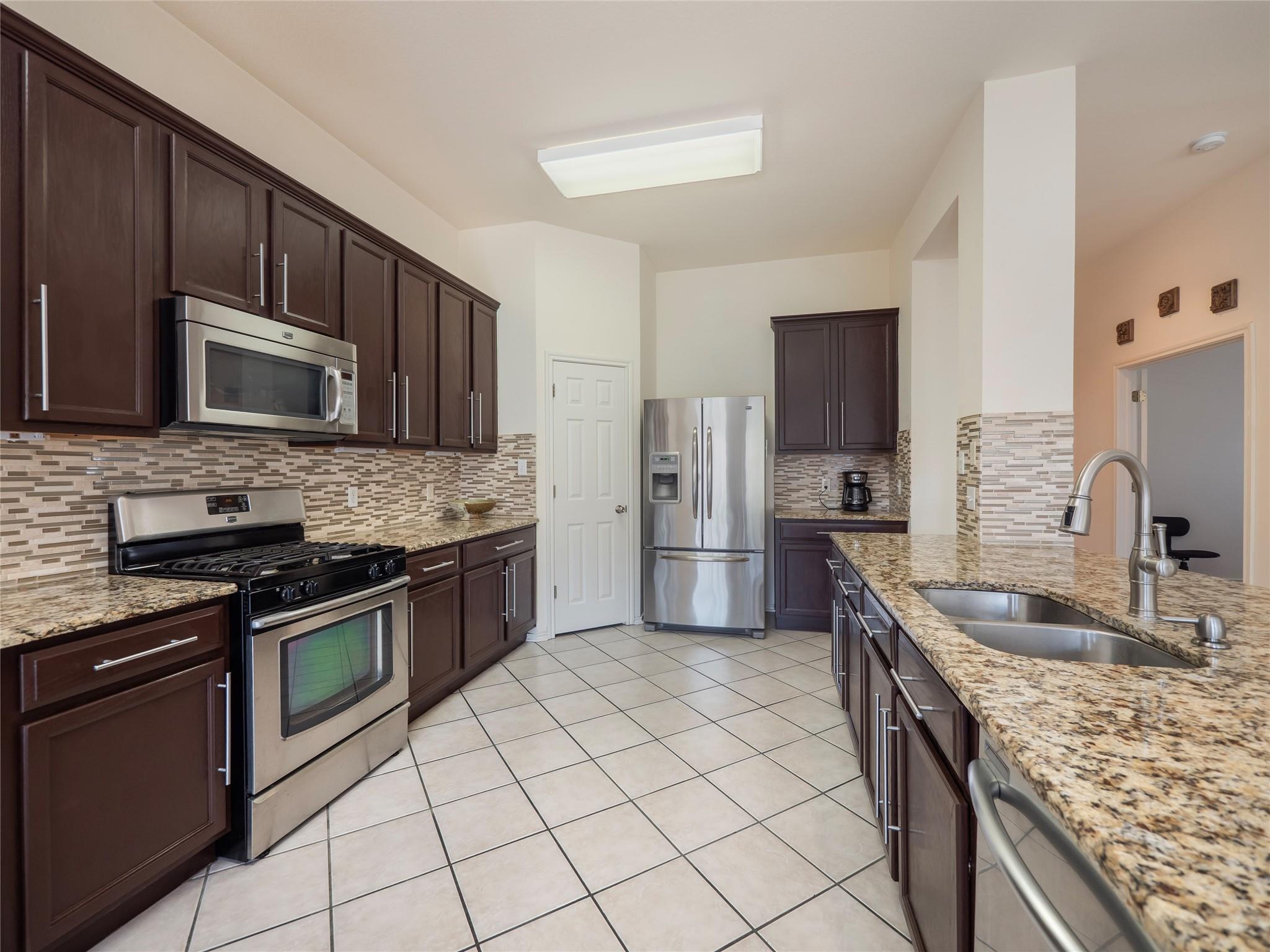 15617 Staffordshire Ln Property Photo 14