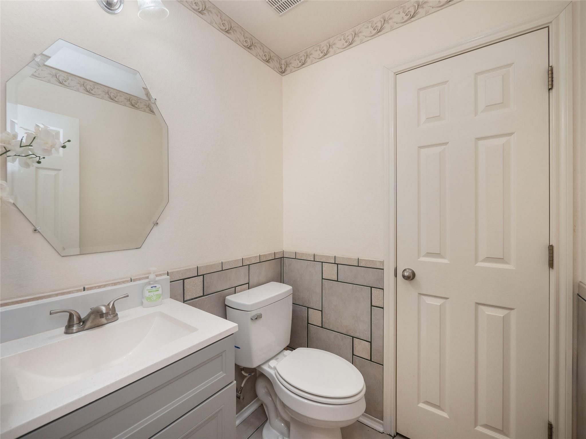 15617 Staffordshire Ln Property Photo 29