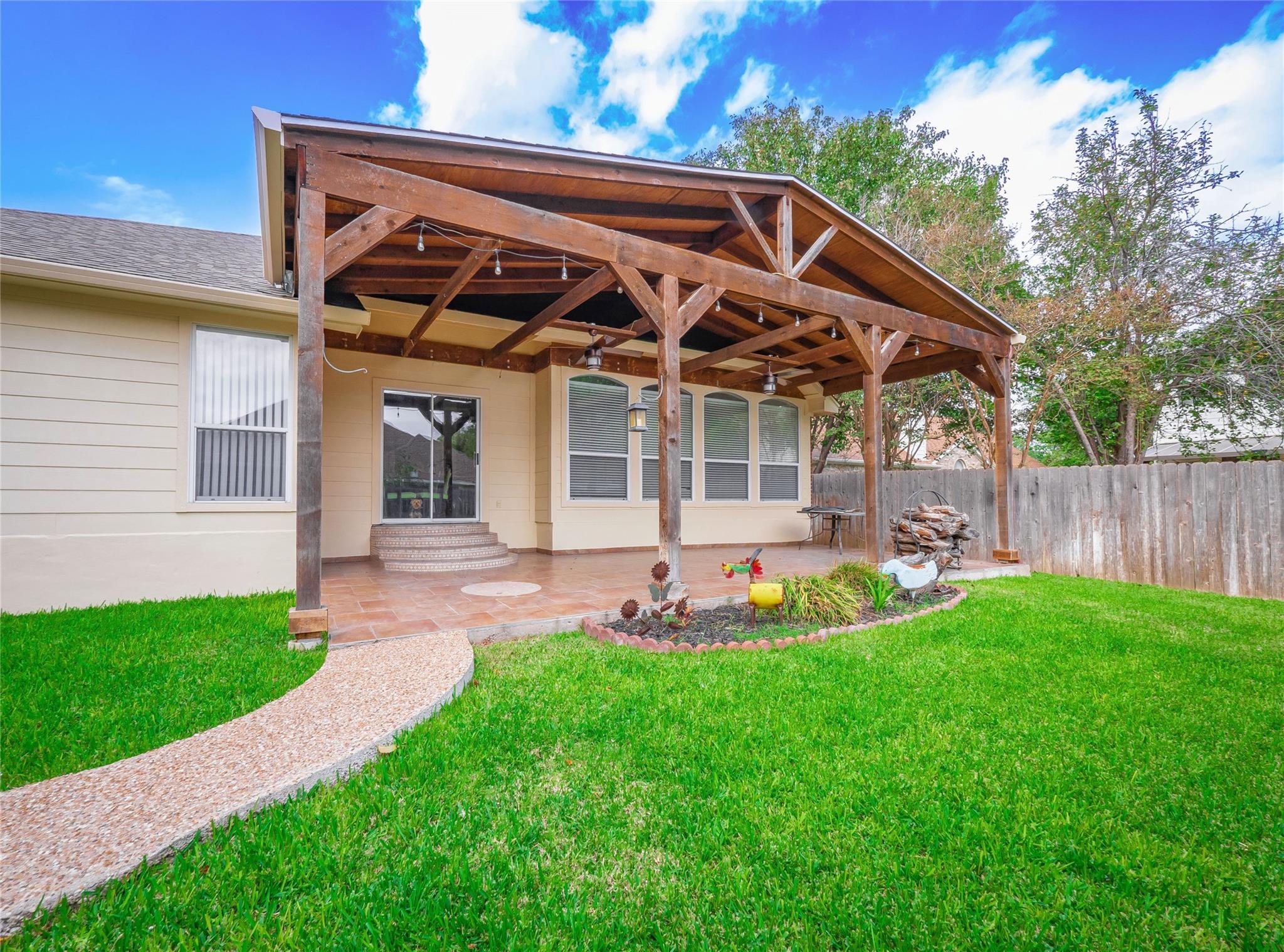 15617 Staffordshire Ln Property Photo 34