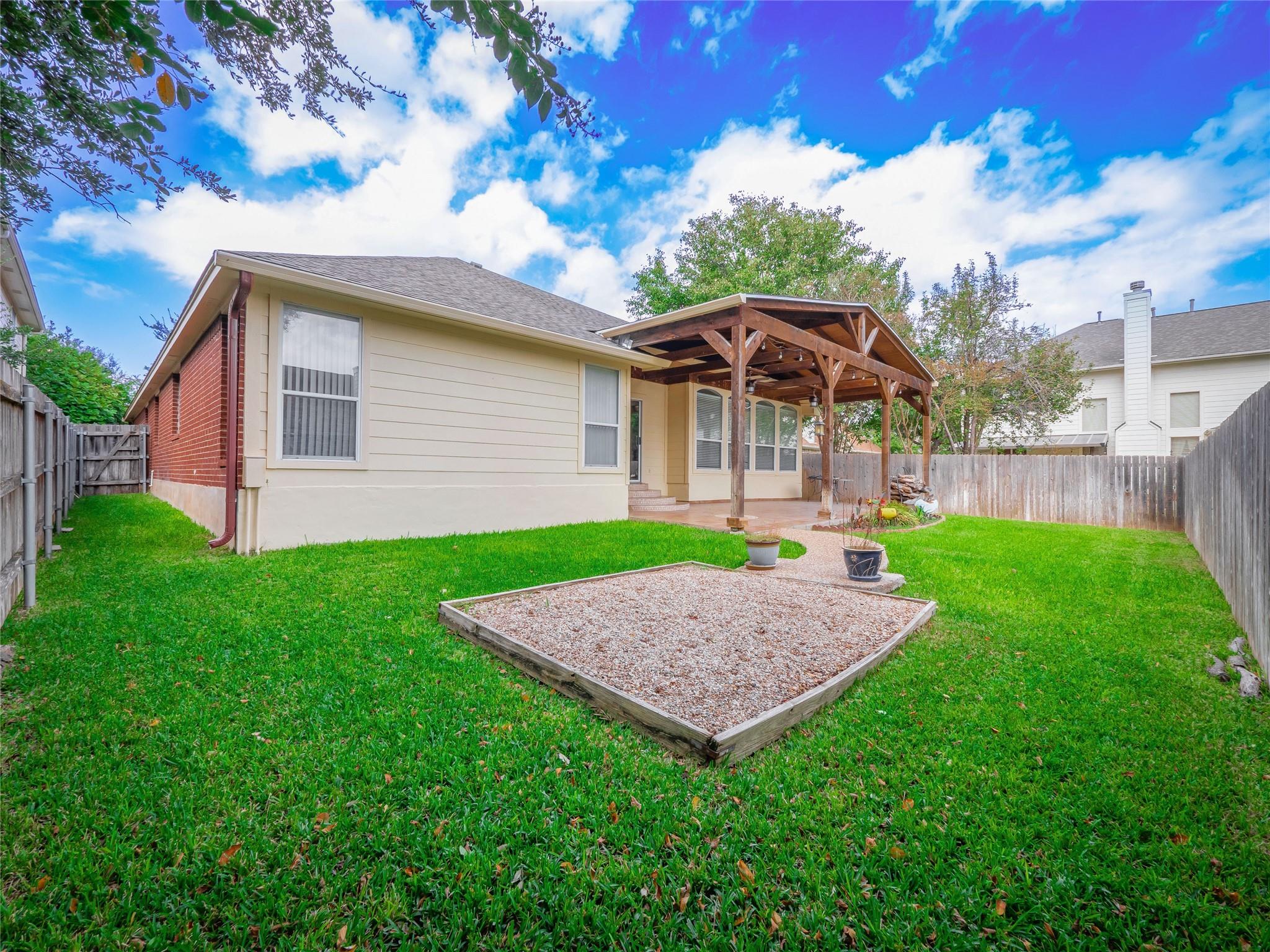 15617 Staffordshire Ln Property Photo 35