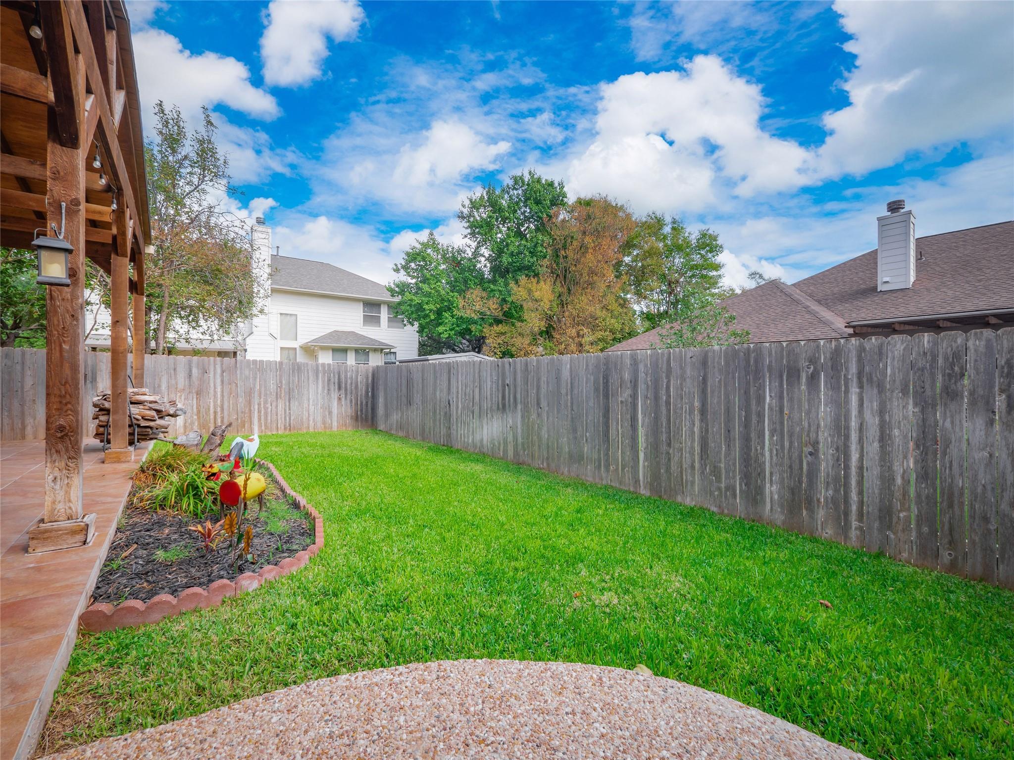 15617 Staffordshire Ln Property Photo 36