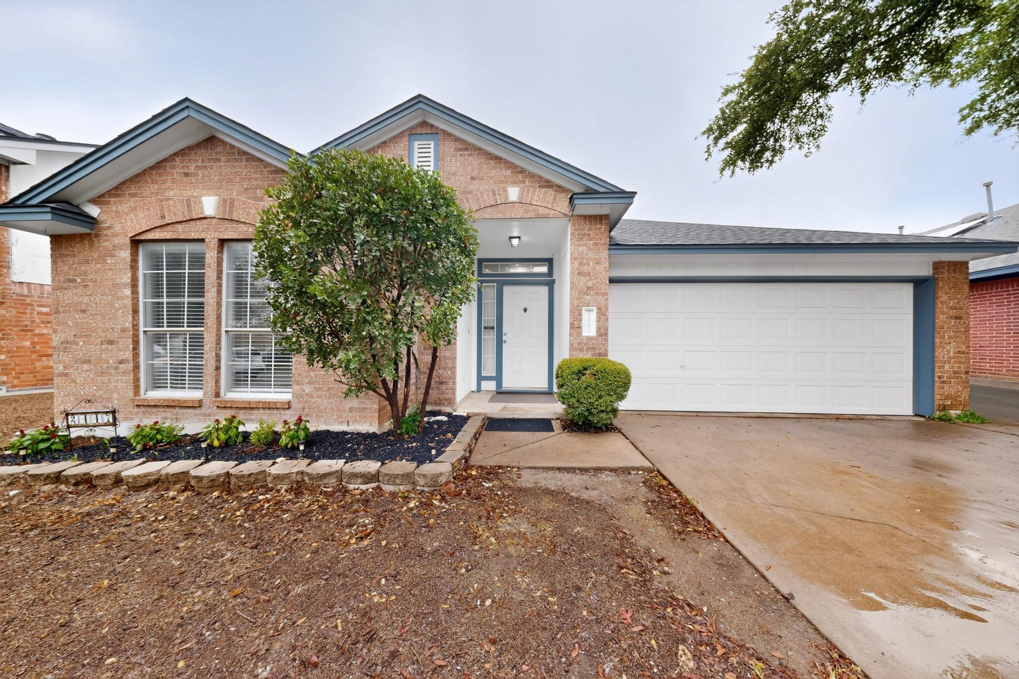 2447 Roundabout Ln Property Photo 2
