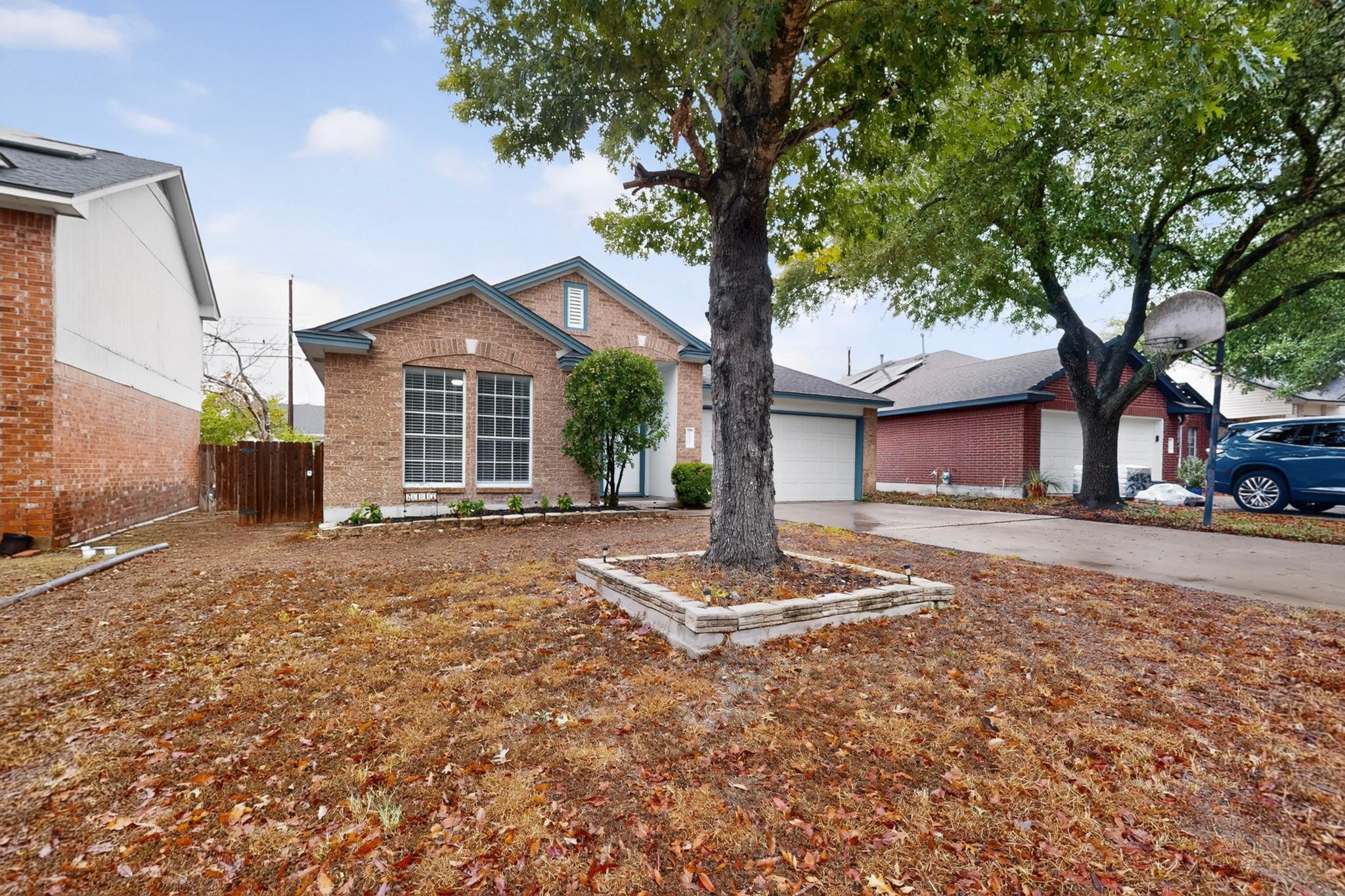 2447 Roundabout Ln Property Photo 3