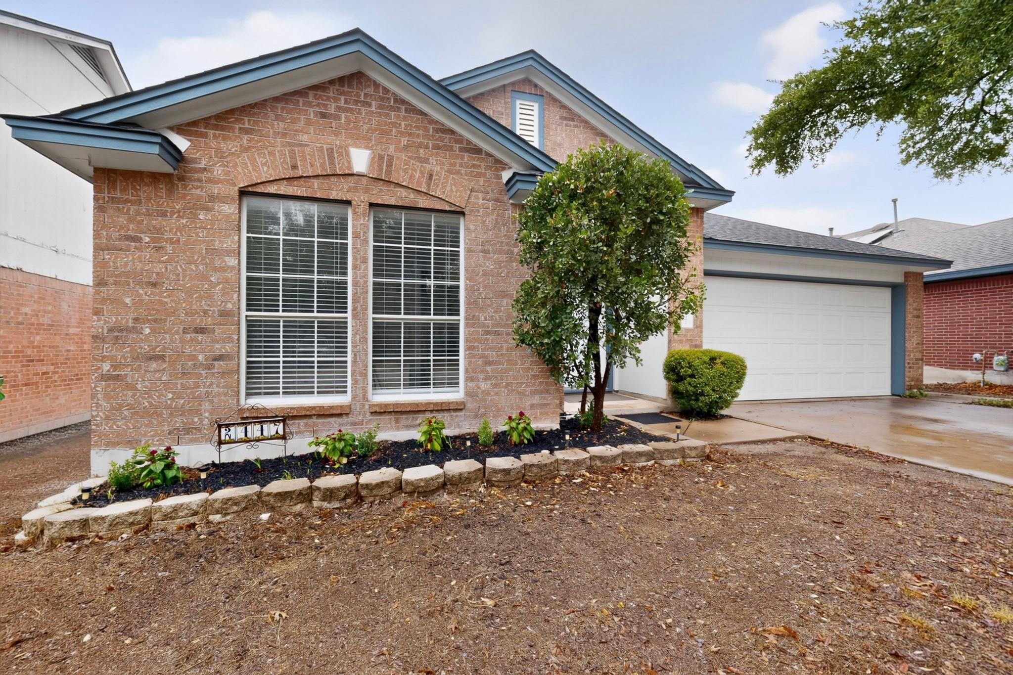 2447 Roundabout Ln Property Photo 5