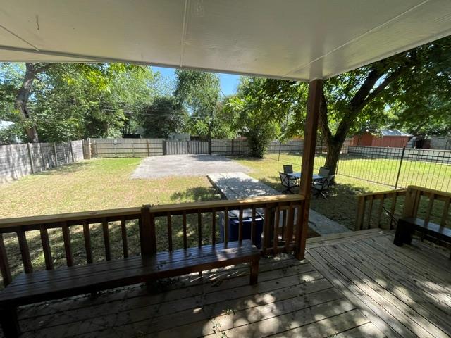 1500 E 2nd St Property Photo 10
