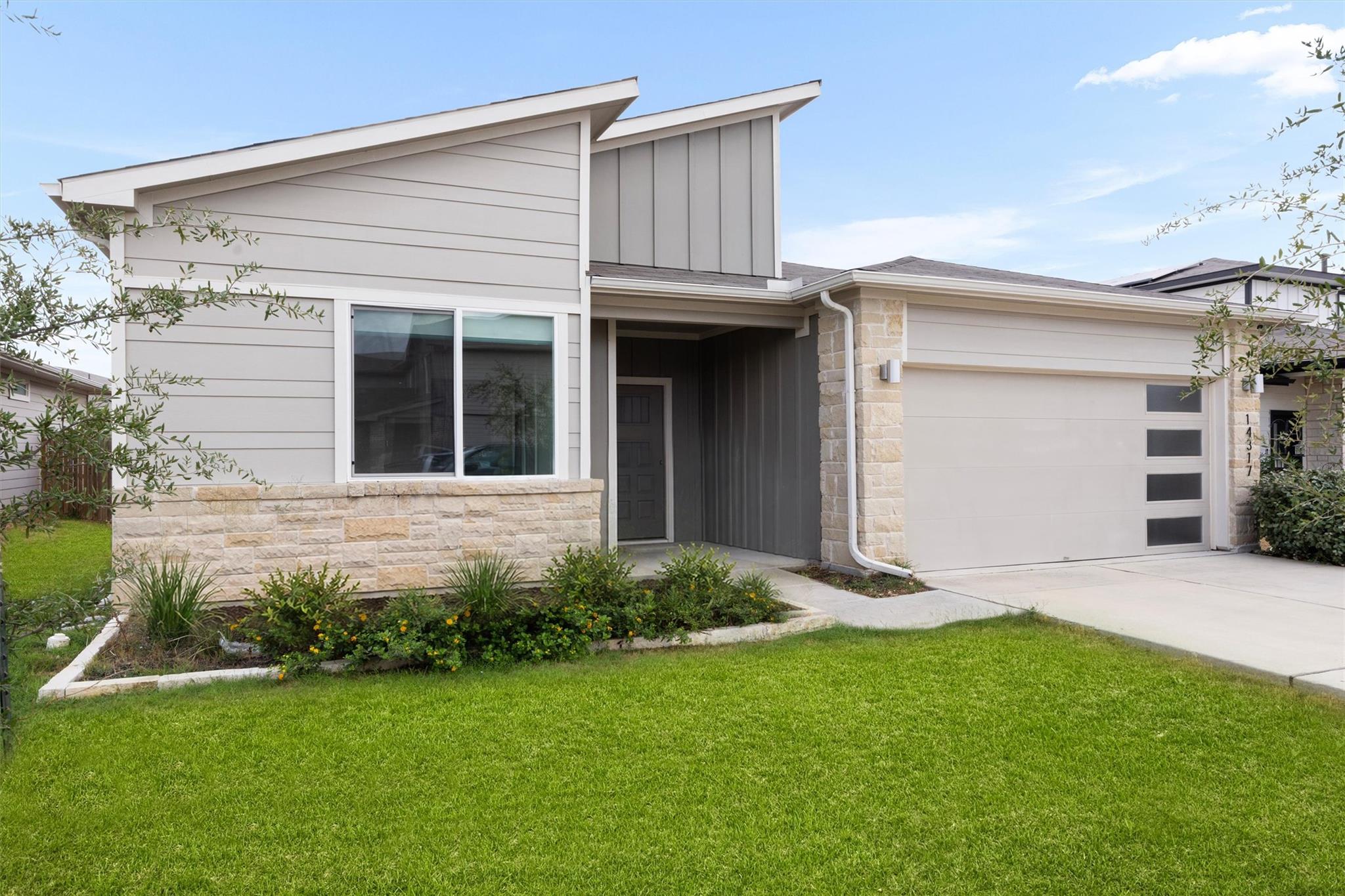 14317 Cantarra Dr Property Photo 1