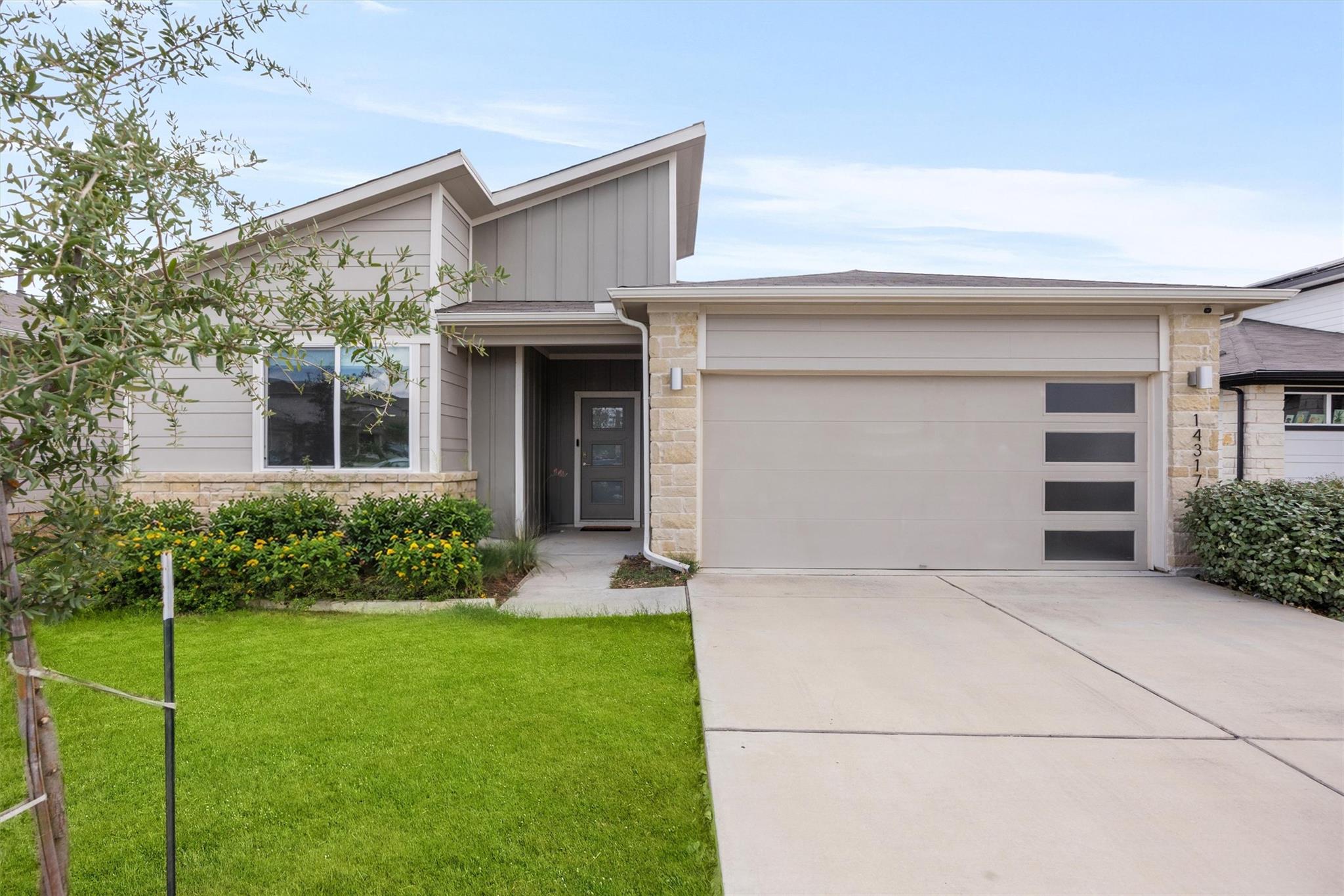 14317 Cantarra Dr Property Photo 2