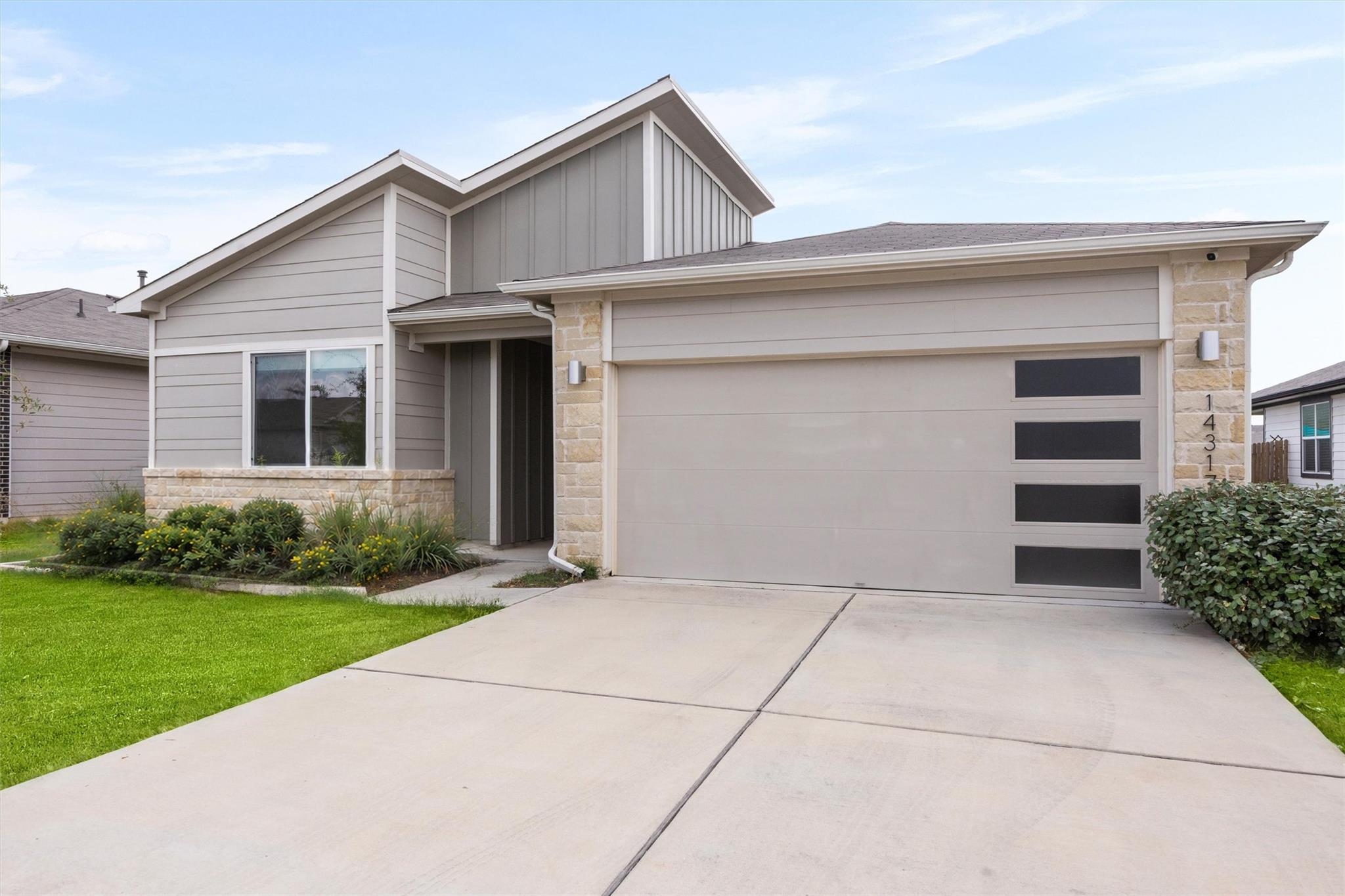 14317 Cantarra Dr Property Photo 3