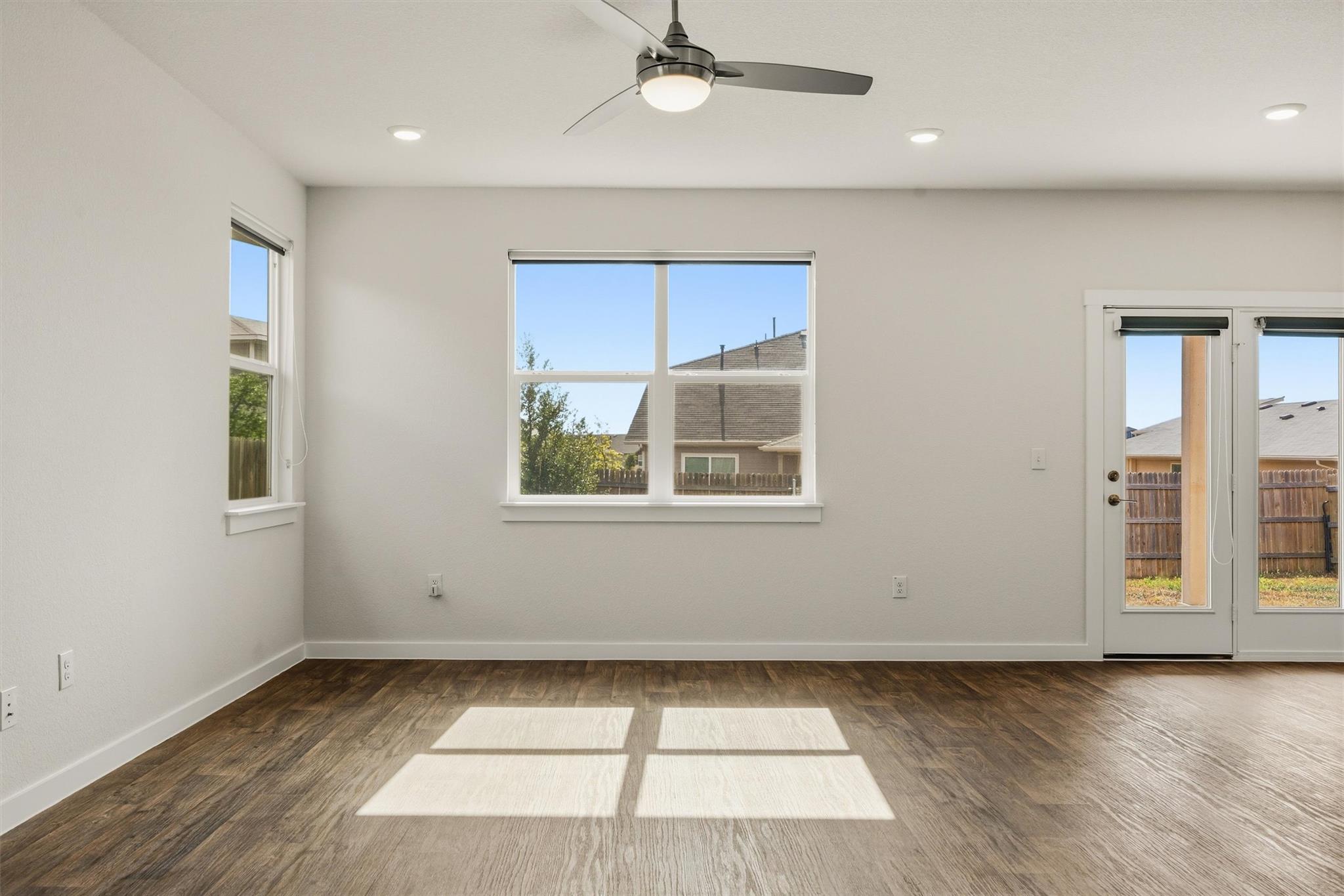 14317 Cantarra Dr Property Photo 8