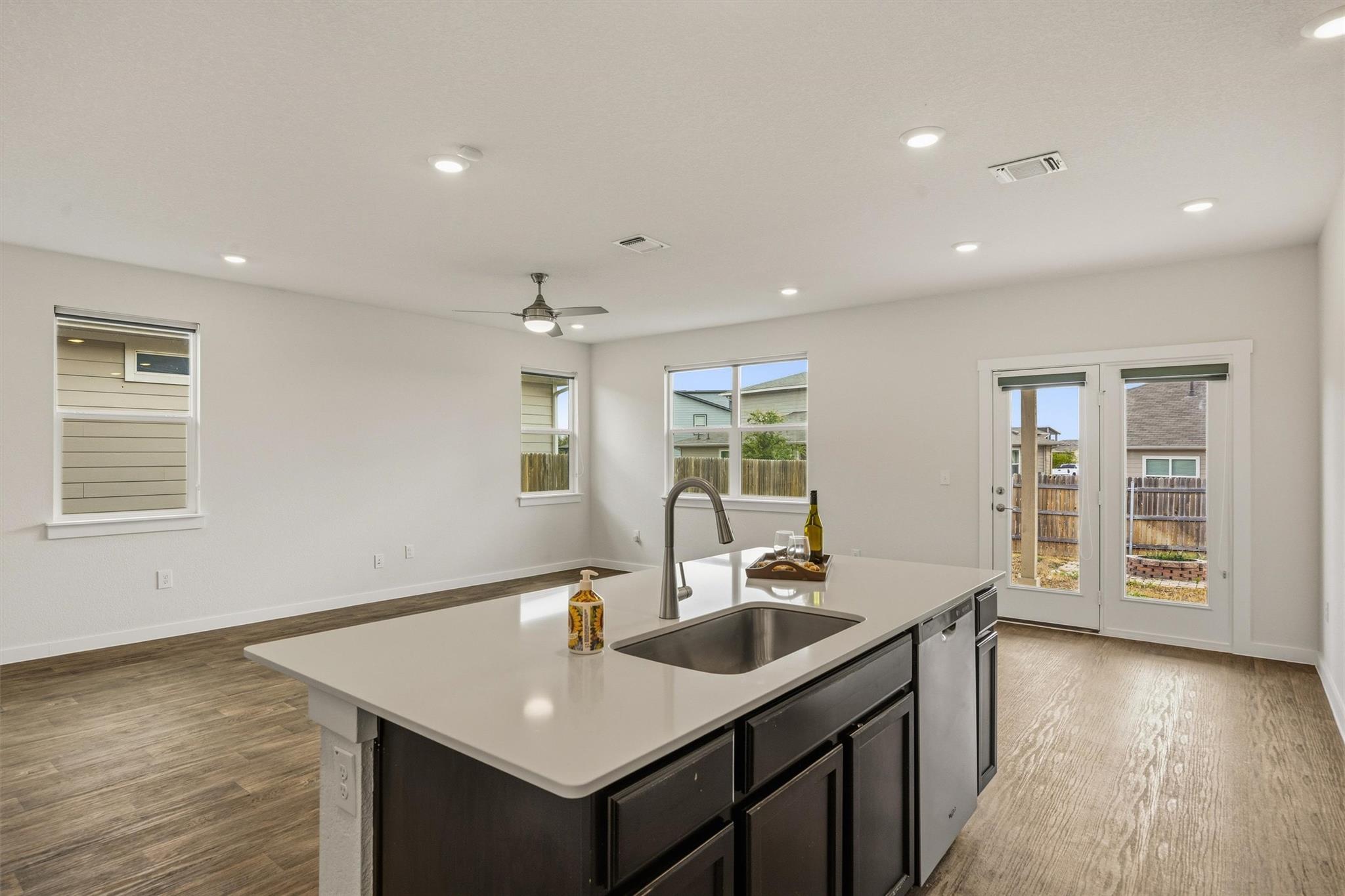 14317 Cantarra Dr Property Photo 11