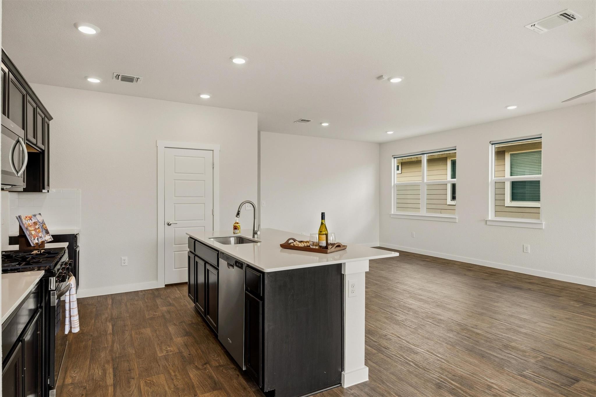 14317 Cantarra Dr Property Photo 14