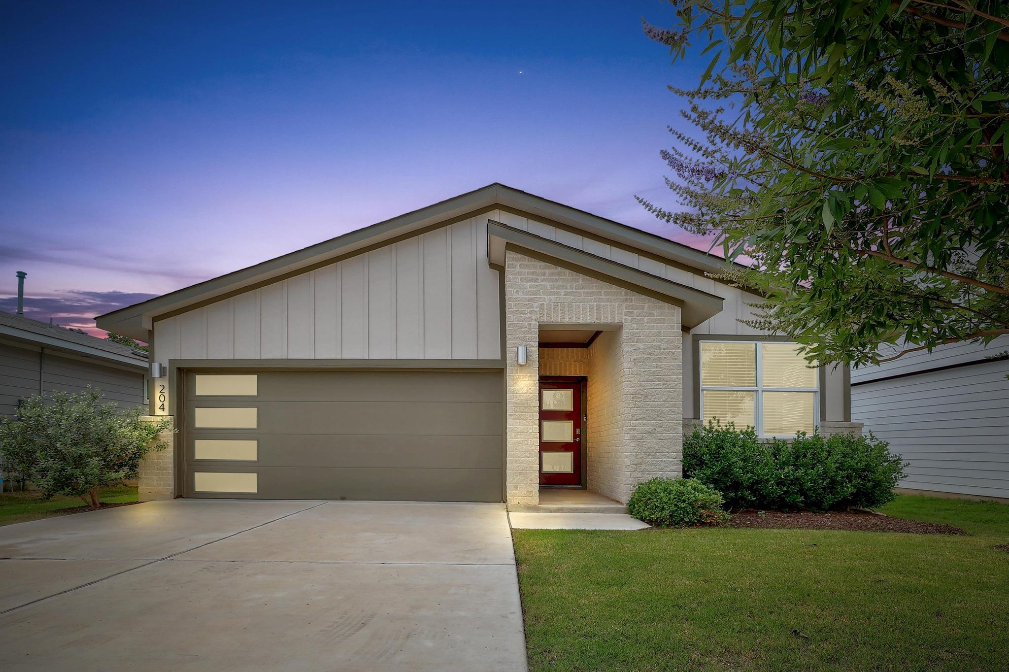 204 Shawi Pass Property Photo 1