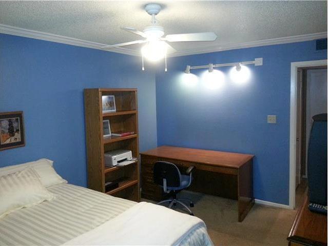 910 Duncan Ln #11 Property Photo 3