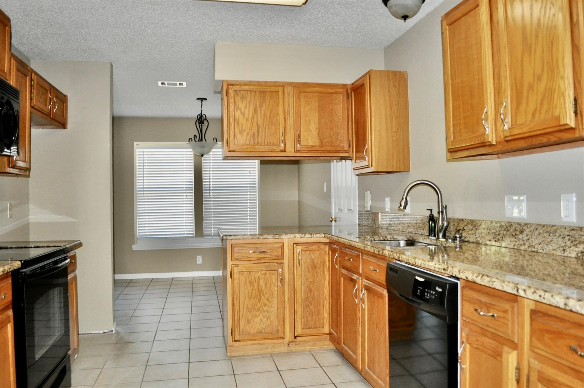 8304 Red Willow Dr Property Photo 4