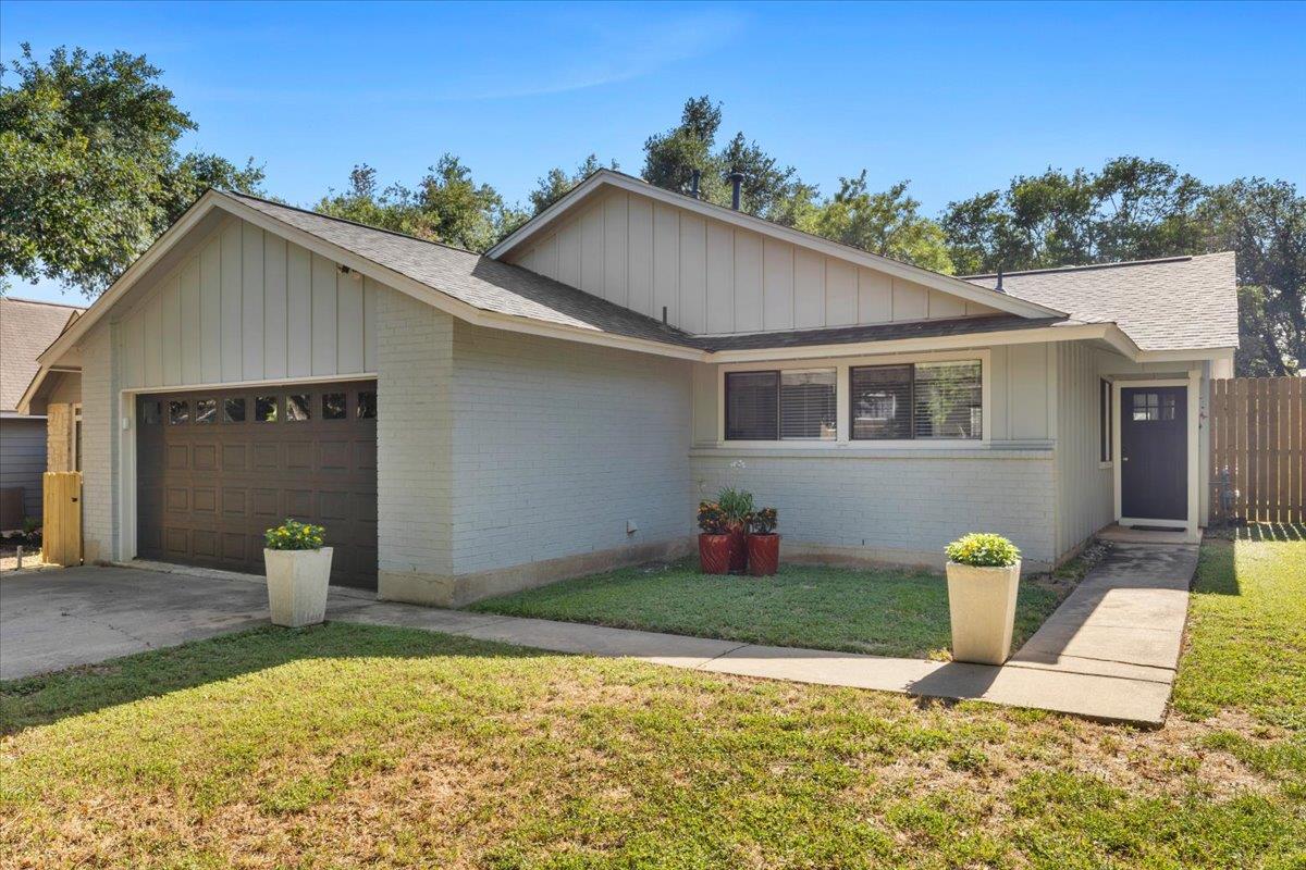 9820 Briar Ridge Dr Property Photo 1