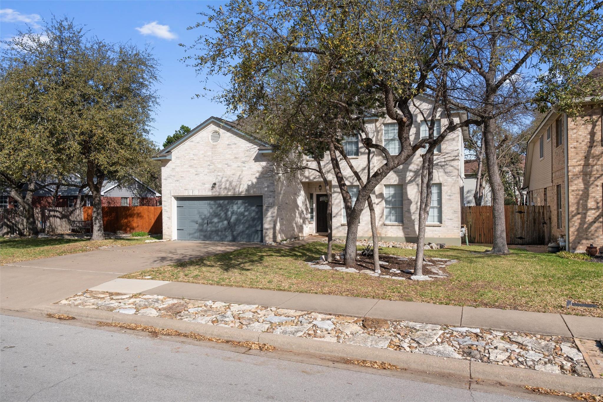 1112 Oaklands Dr Property Photo