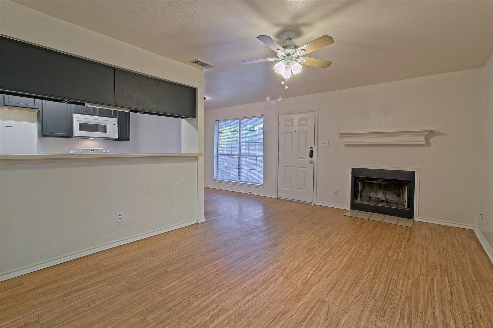 2211 Creekside A Ln #a Property Photo 3