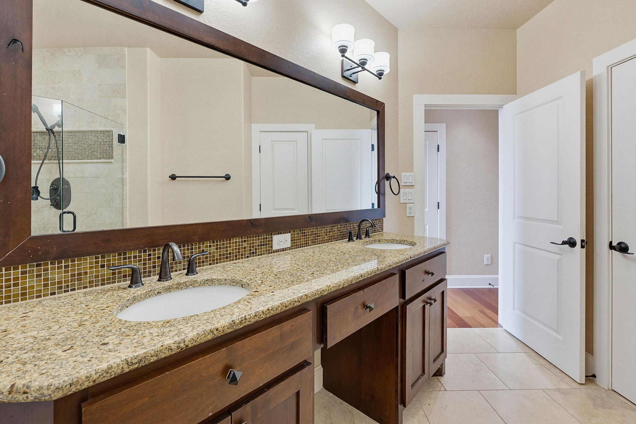 6533 E Hill Dr #5 Property Photo 16