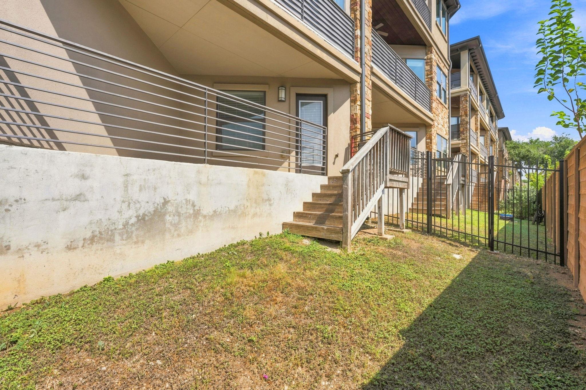 6533 E Hill Dr #5 Property Photo 32
