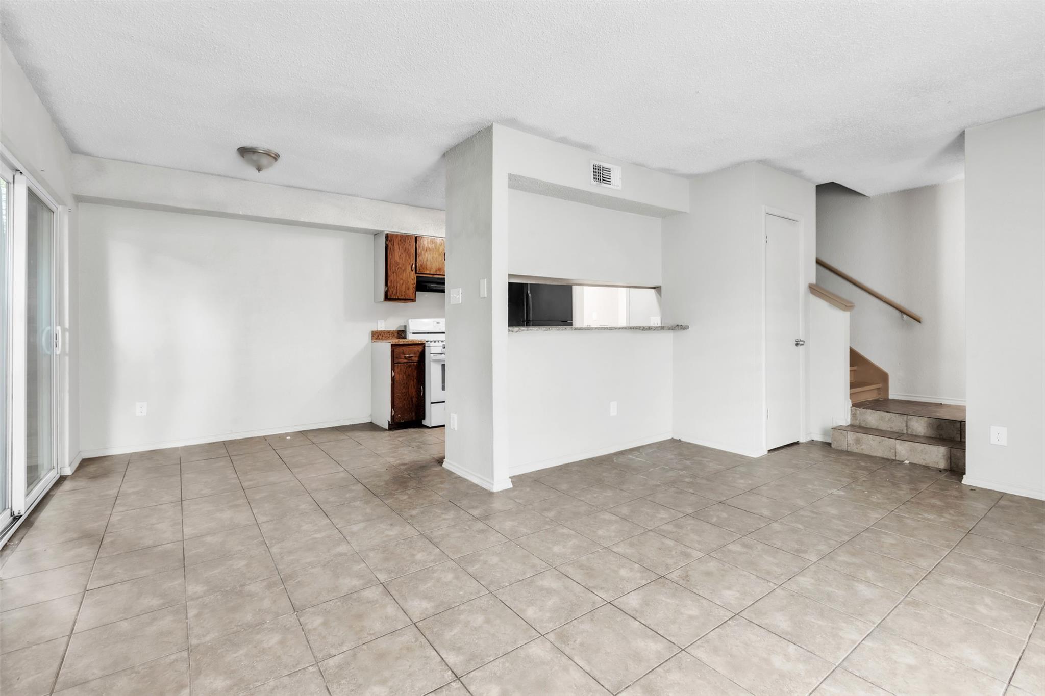 5805 Cougar Dr #d Property Photo 2