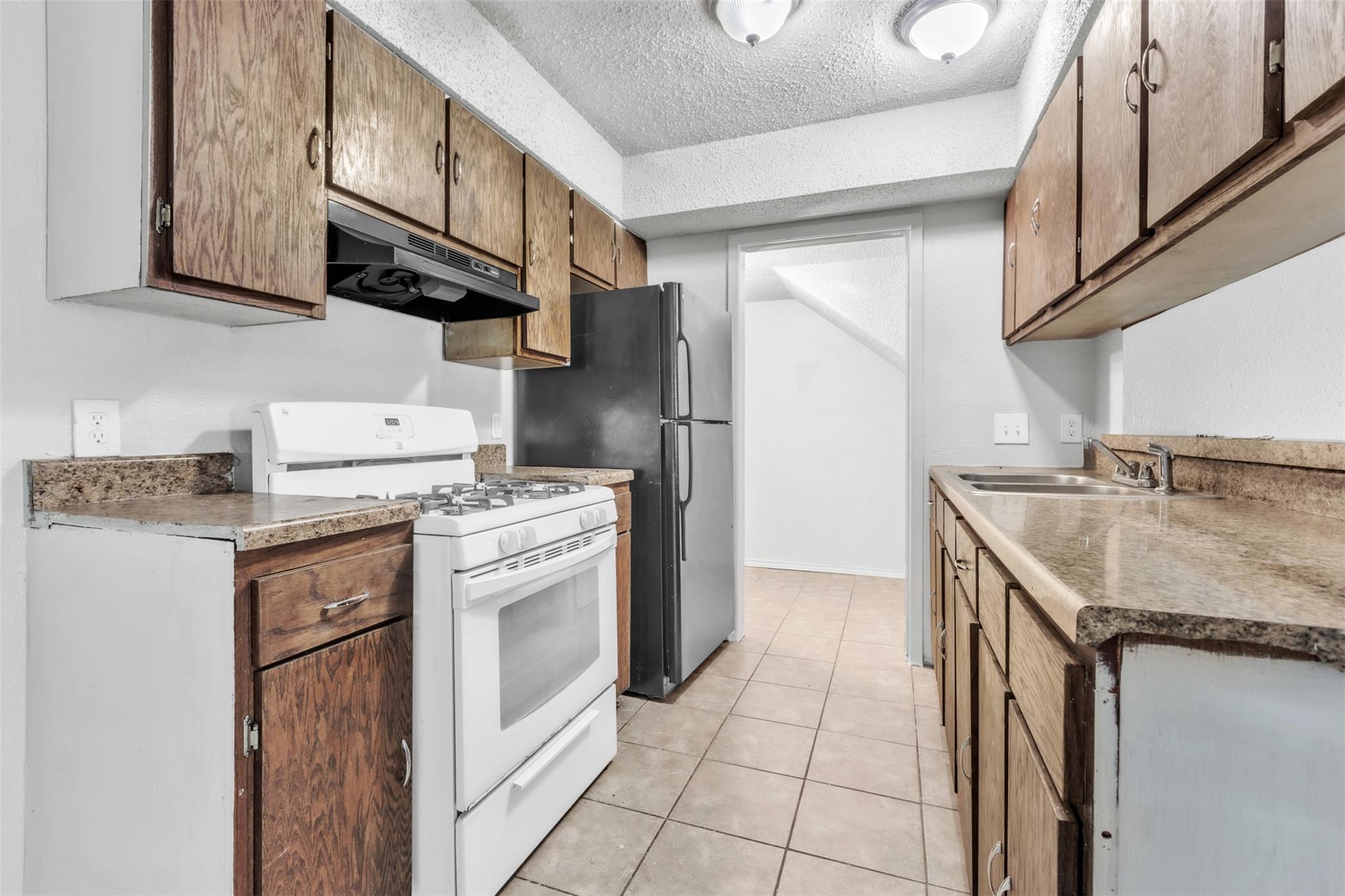 5805 Cougar Dr #d Property Photo 3