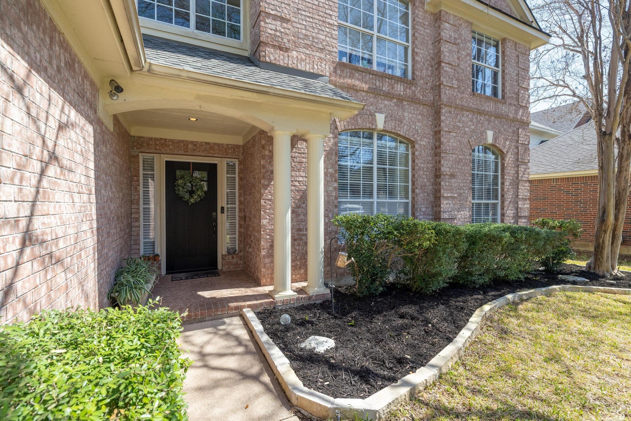 2103 Smoke Tree Trl Property Photo 2
