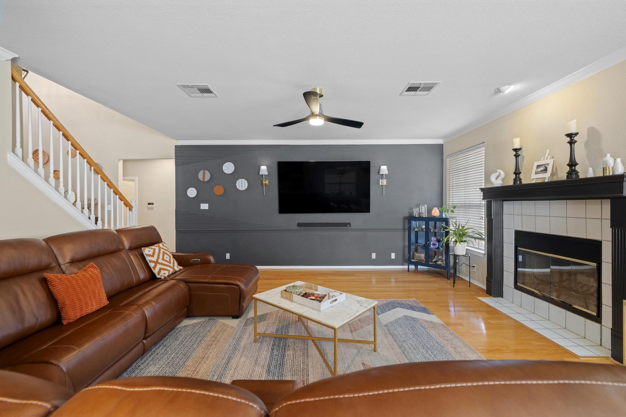 2103 Smoke Tree Trl Property Photo 4