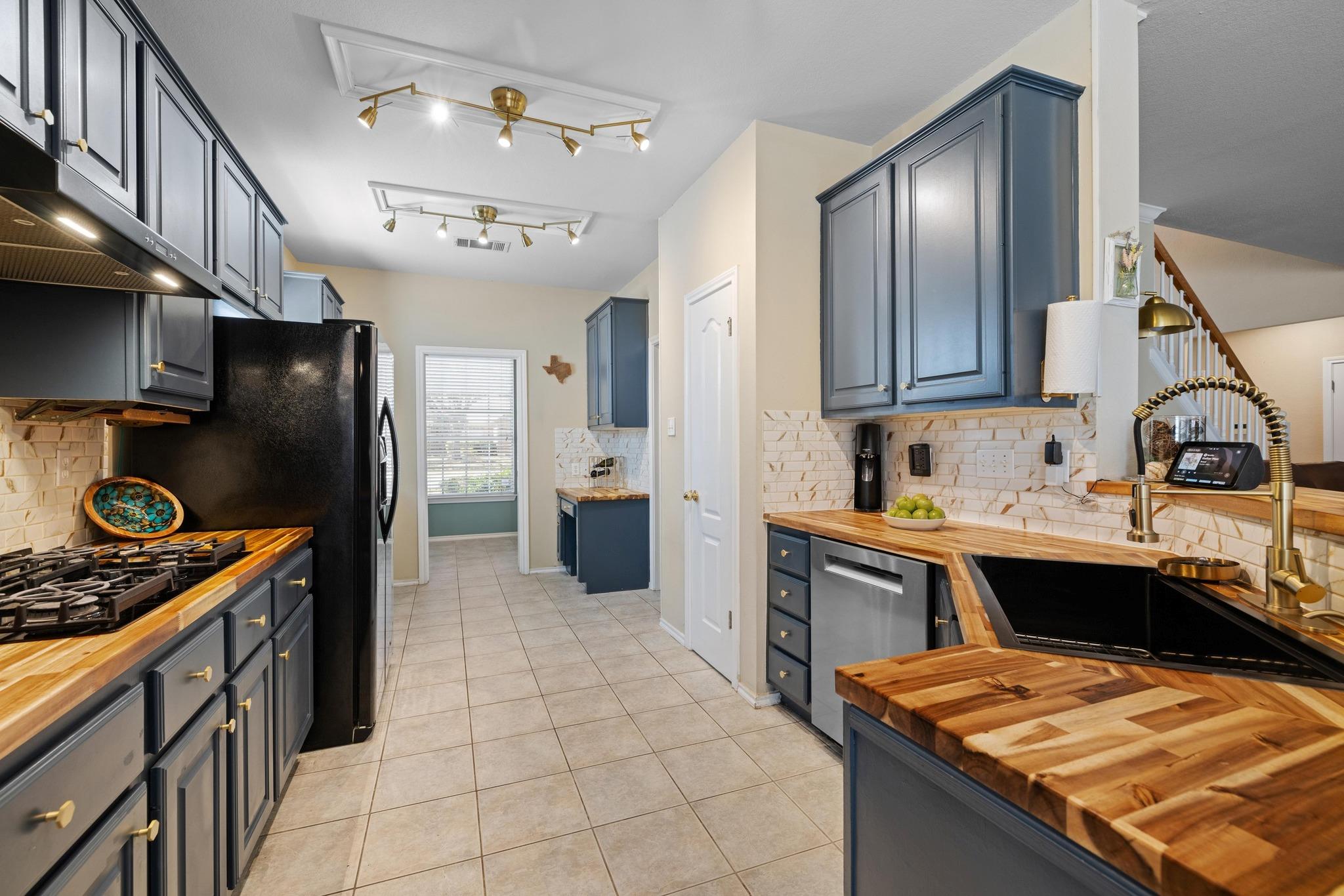 2103 Smoke Tree Trl Property Photo 7