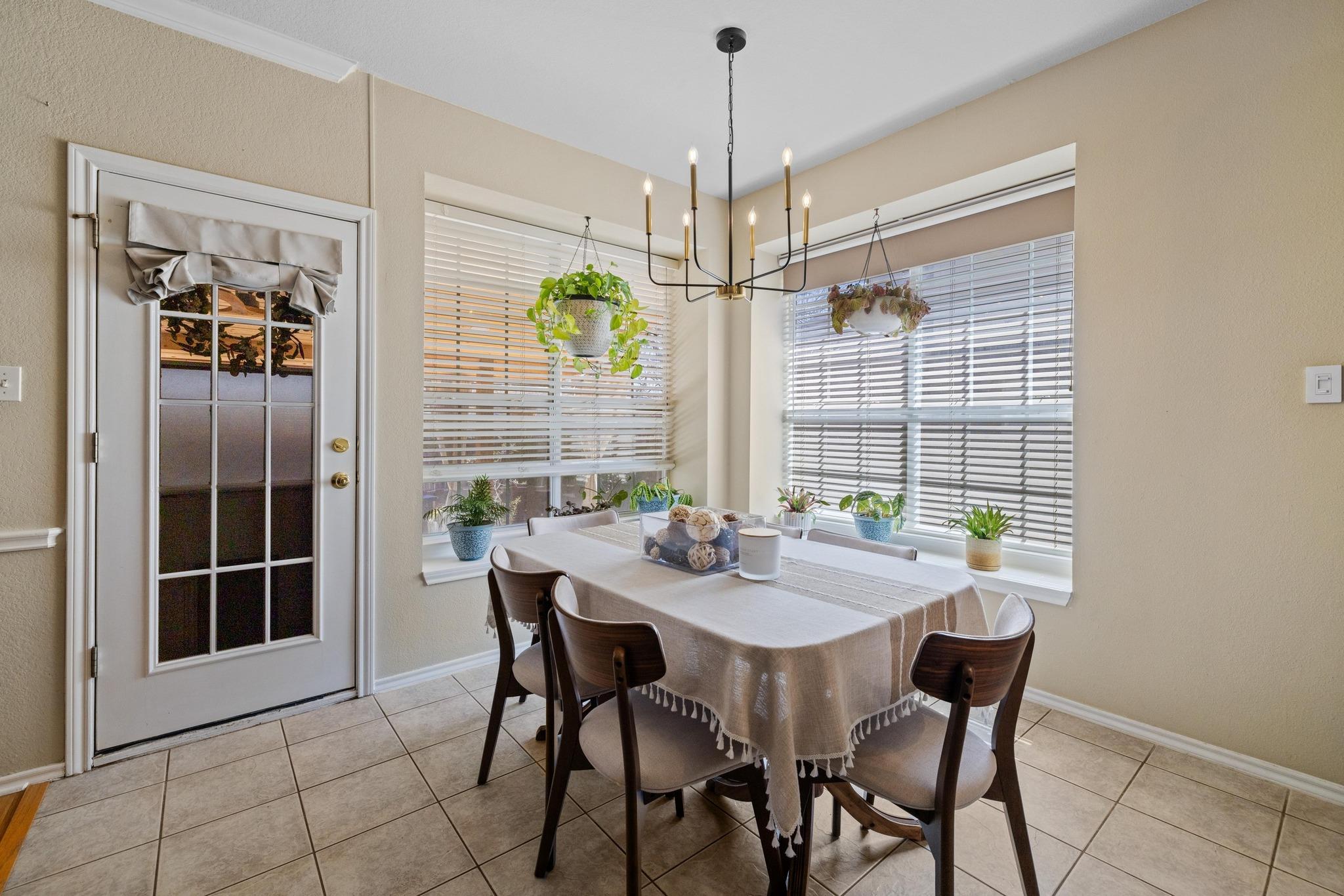 2103 Smoke Tree Trl Property Photo 10
