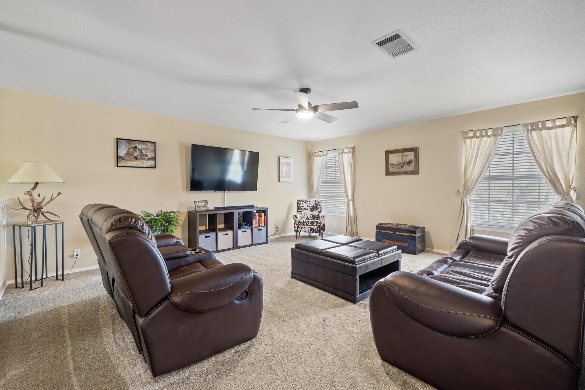 2103 Smoke Tree Trl Property Photo 17