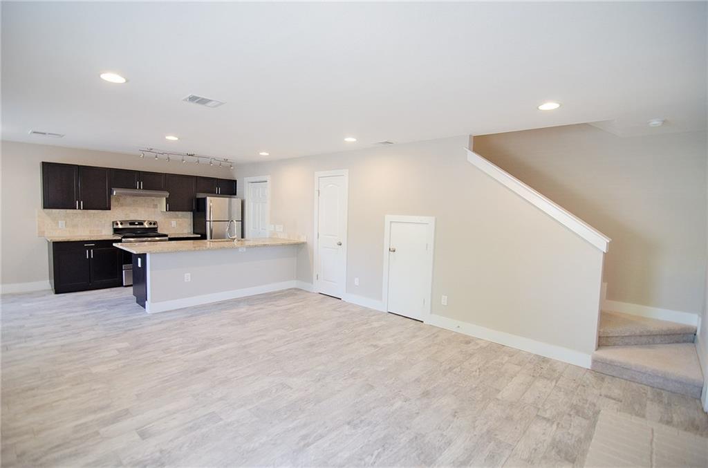 11901 Alpheus Ave #b Property Photo 8