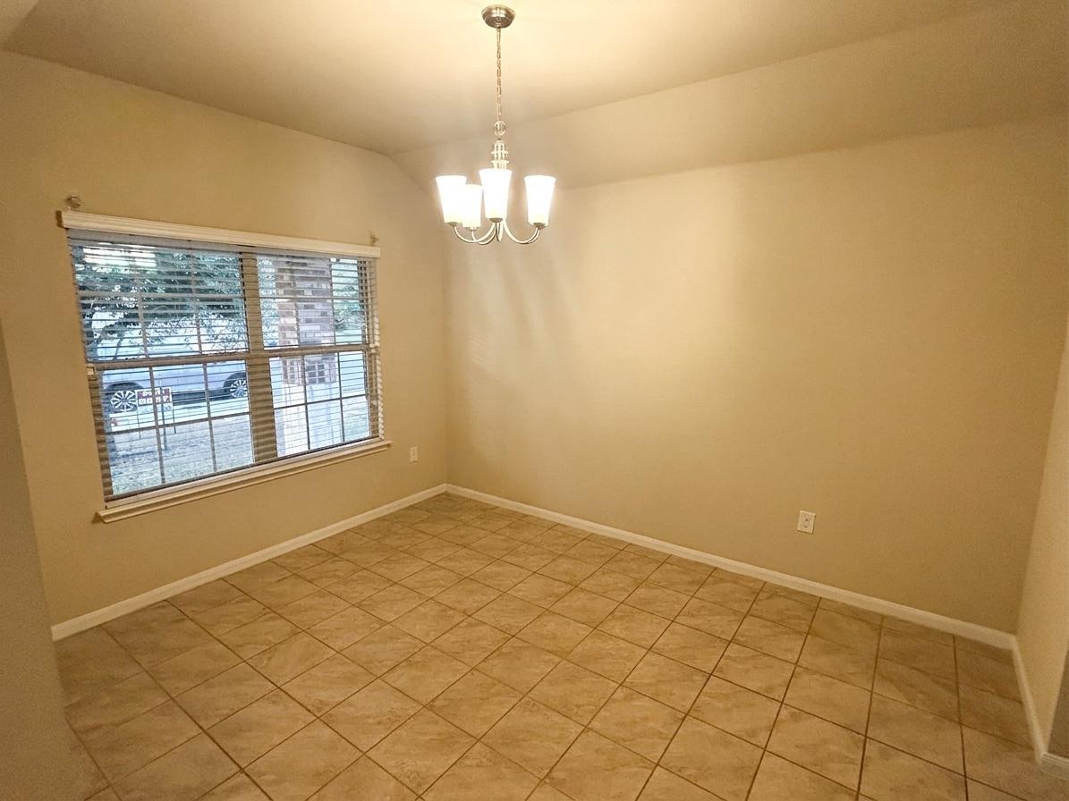 608 Kaluga Trl Property Photo 11