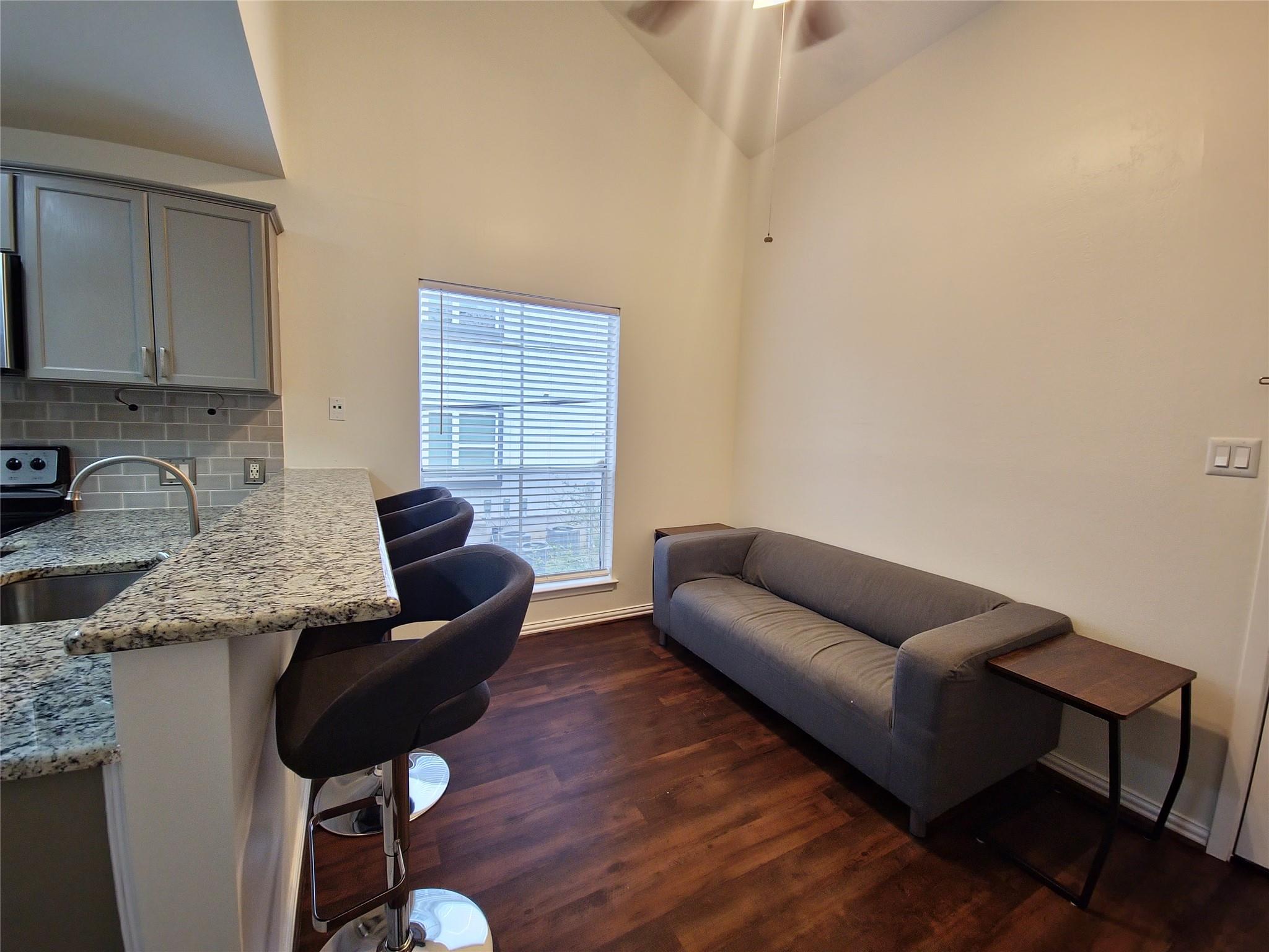 2313 Longview St #205 Property Photo 1