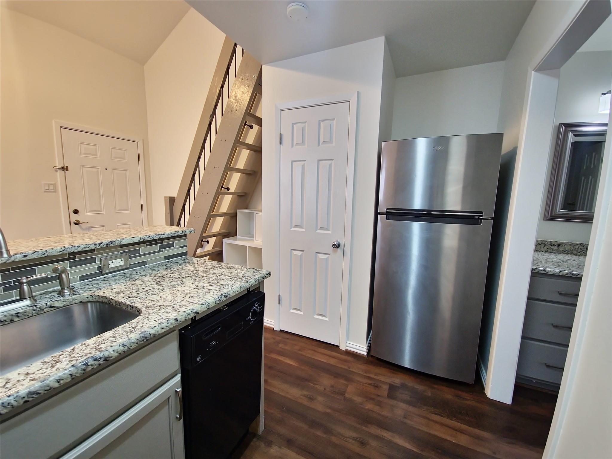 2313 Longview St #205 Property Photo 4