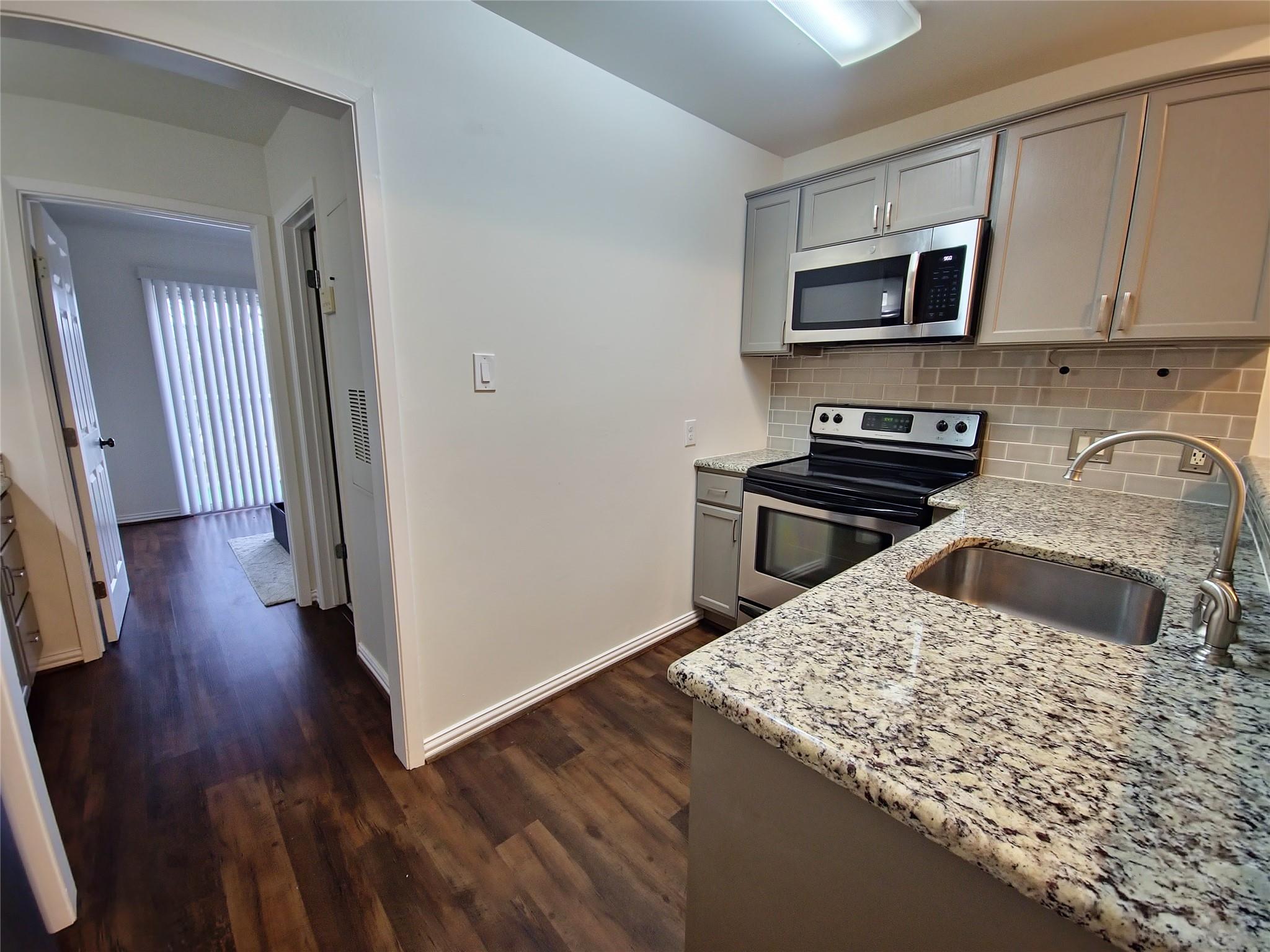 2313 Longview St #205 Property Photo 5