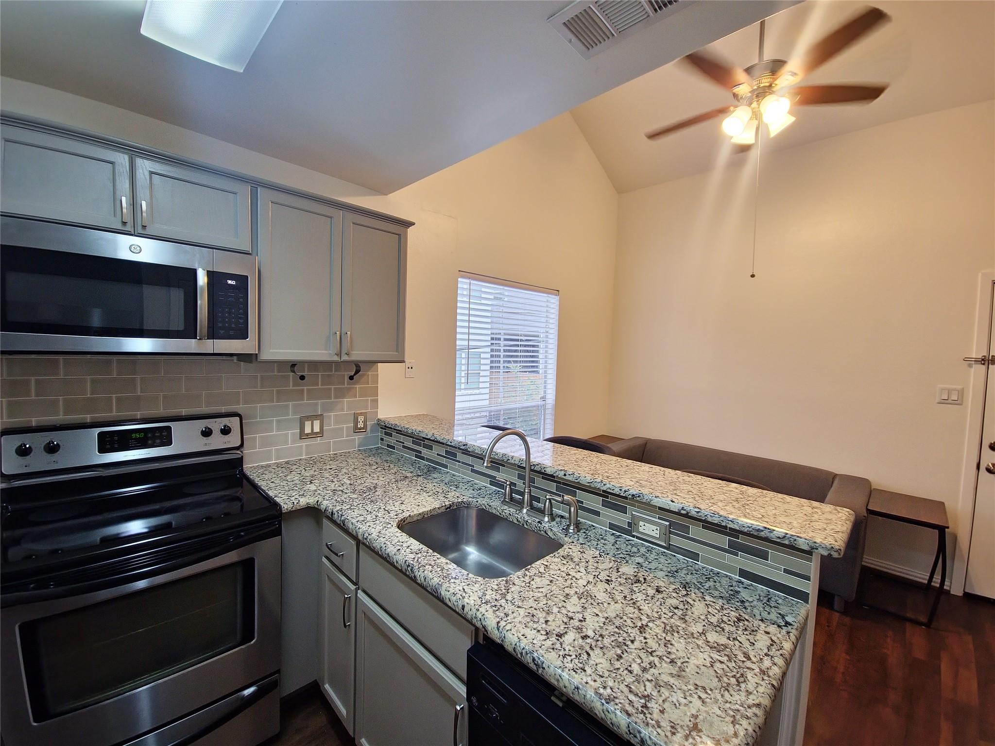 2313 Longview St #205 Property Photo 6