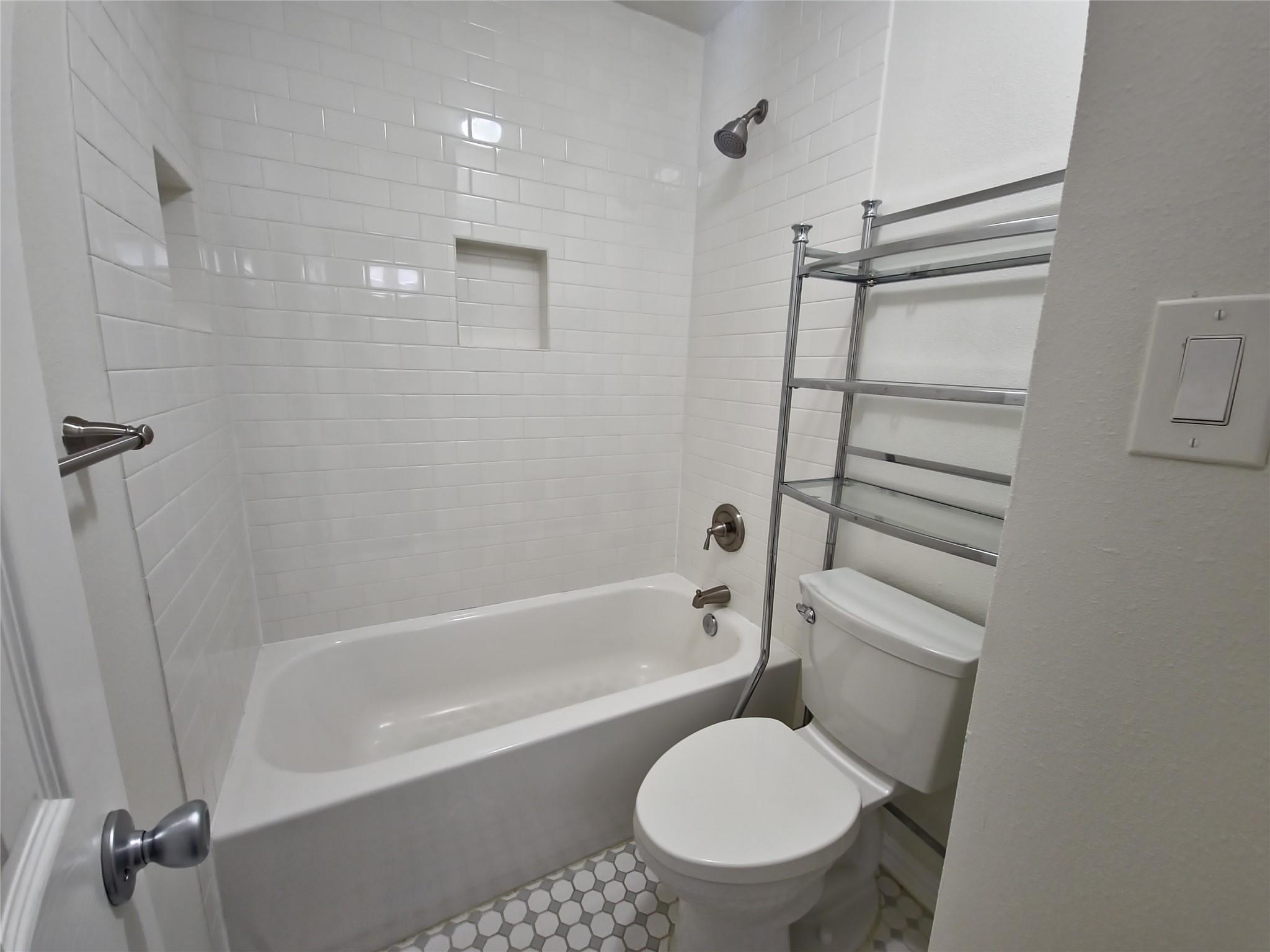 2313 Longview St #205 Property Photo 9