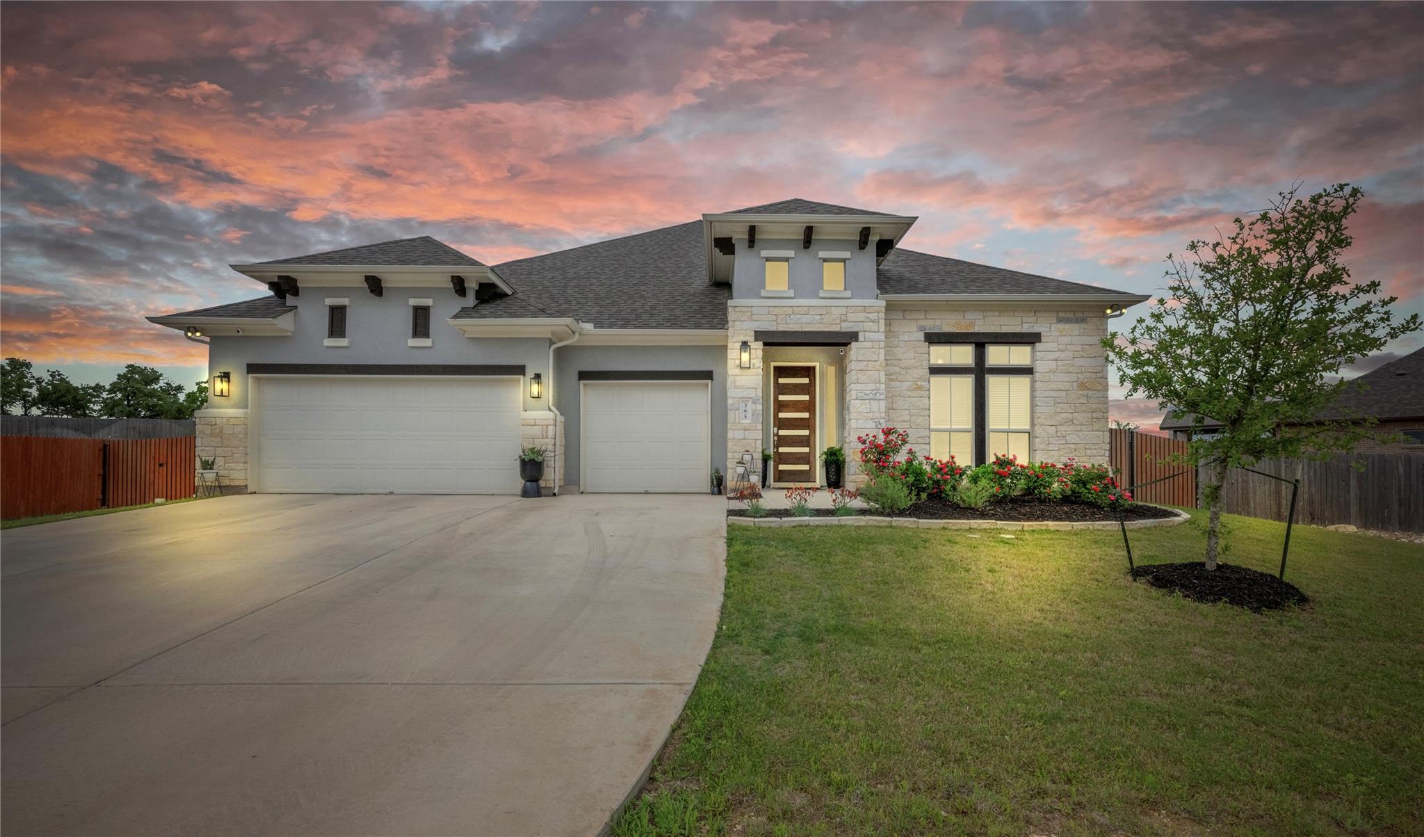 385 Lunar Loop Property Photo 1