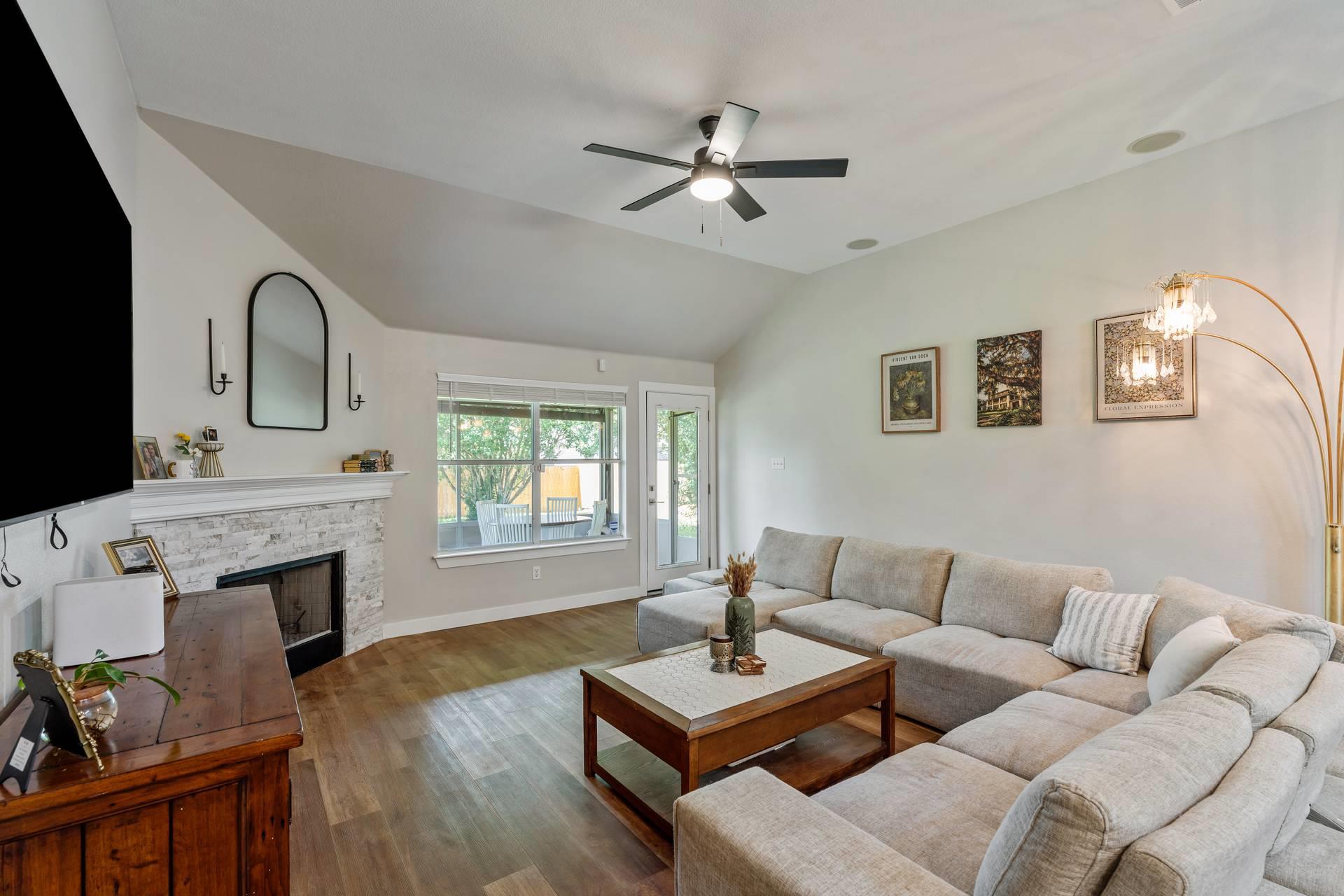 113 Hanstrom Dr Property Photo 2