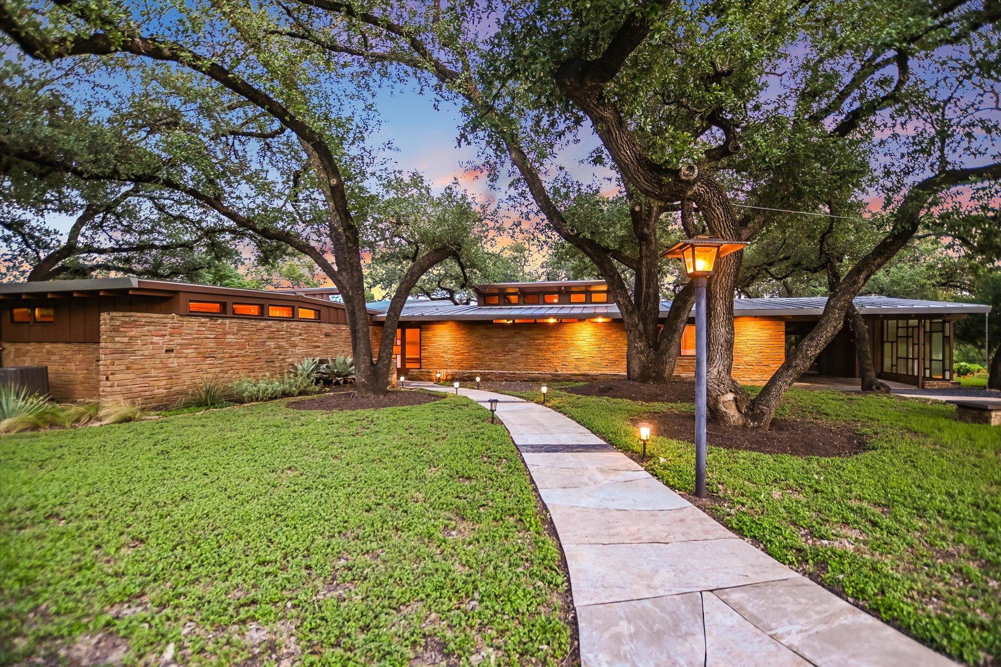 407 Almarion Dr Property Photo 2