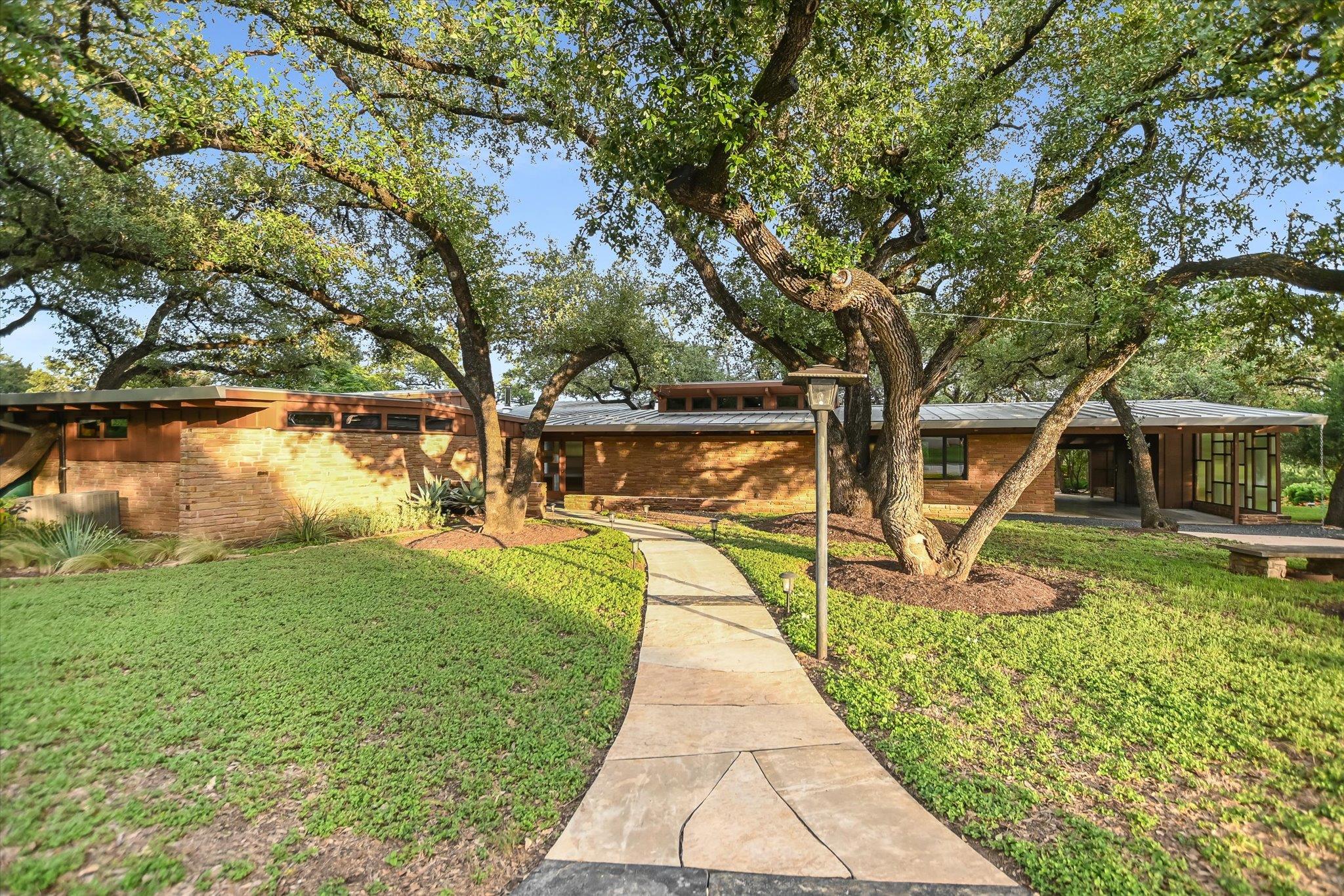 407 Almarion Dr Property Photo 3