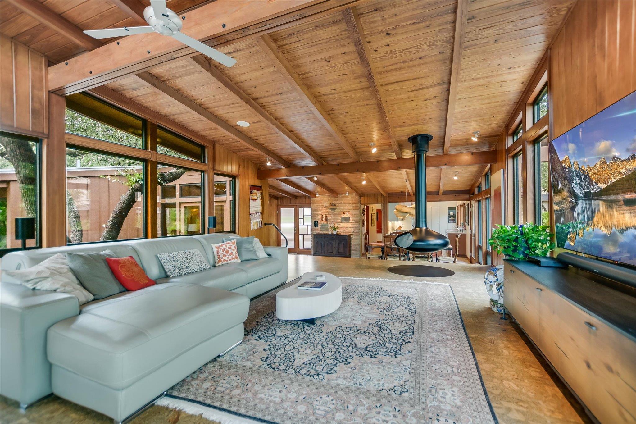 407 Almarion Dr Property Photo 6